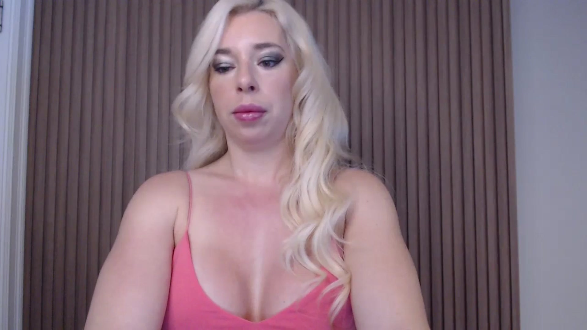 Gallery image thumbnail from Riley_Parks's myfreecams stream on, 01/05/2025, 10:53 image 6 of 20