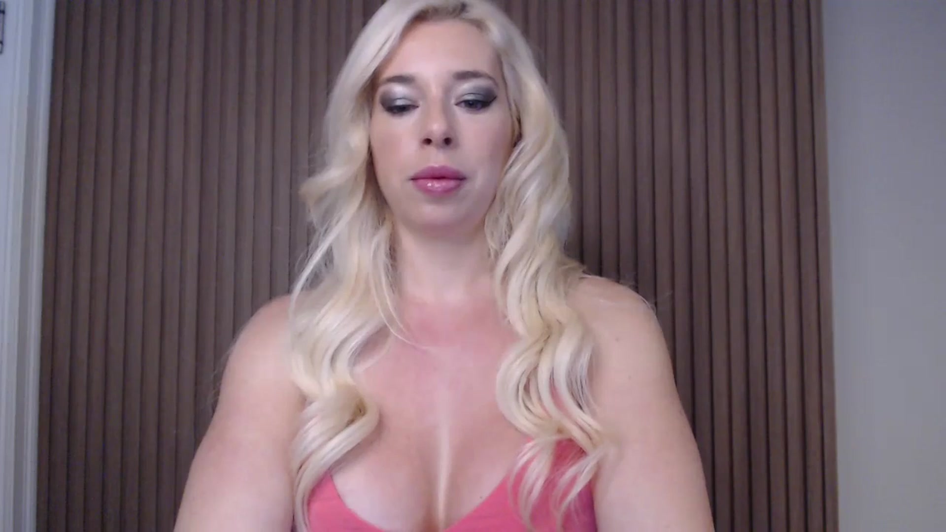 Gallery image thumbnail from Riley_Parks's myfreecams stream on, 01/05/2025, 11:55 image 10 of 20