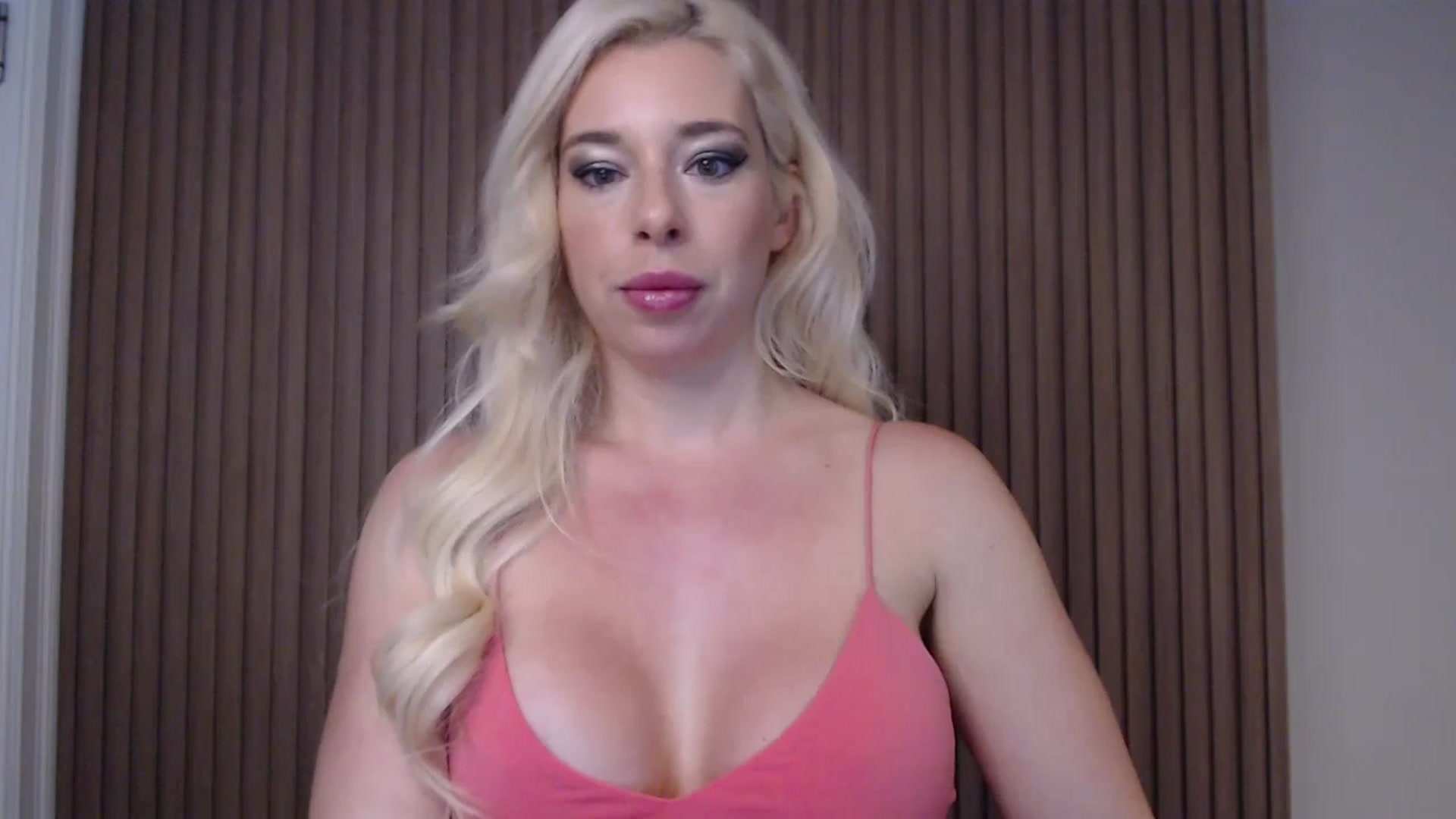 Gallery image thumbnail from Riley_Parks's myfreecams stream on, 01/05/2025, 11:55 image 6 of 20