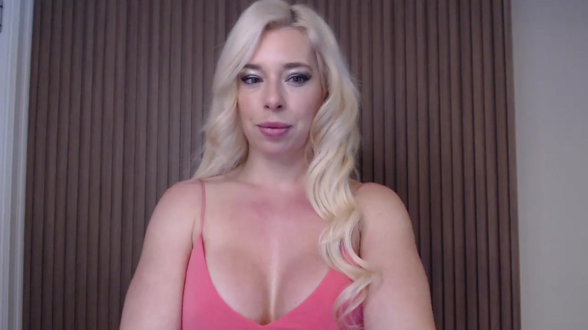 Gallery image thumbnail from Riley_Parks's myfreecams stream on, 01/05/2025, 12:24 image 8 of 20
