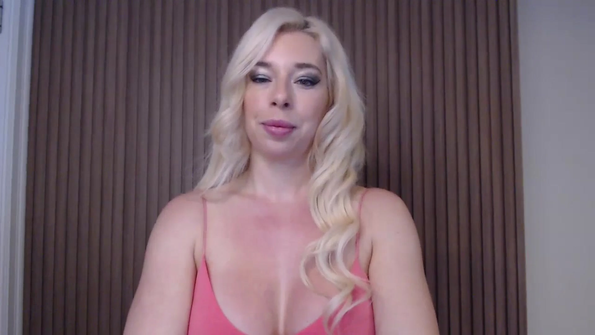 Gallery image thumbnail from Riley_Parks's myfreecams stream on, 01/05/2025, 12:24 image 15 of 20