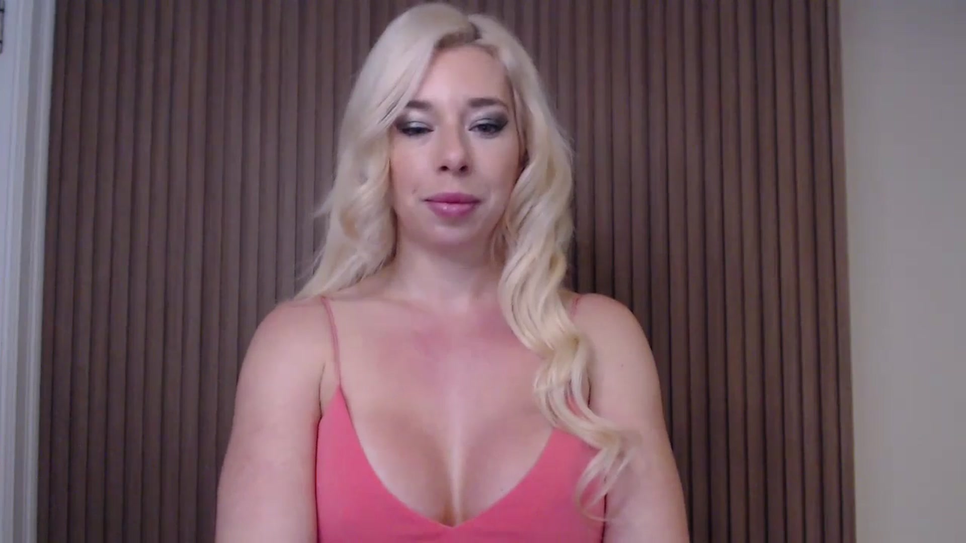 Gallery image thumbnail from Riley_Parks's myfreecams stream on, 01/05/2025, 12:24 image 7 of 20