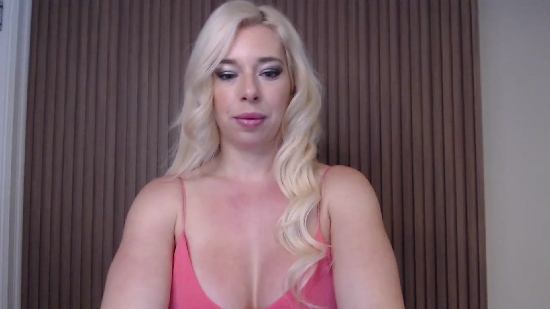 Gallery image thumbnail from Riley_Parks's myfreecams stream on, 01/05/2025, 12:24 image 10 of 20
