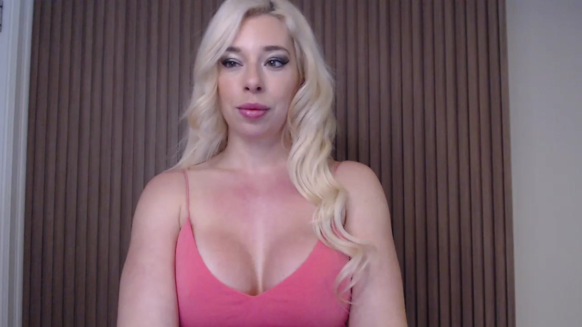 Gallery image thumbnail from Riley_Parks's myfreecams stream on, 01/05/2025, 12:24 image 6 of 20