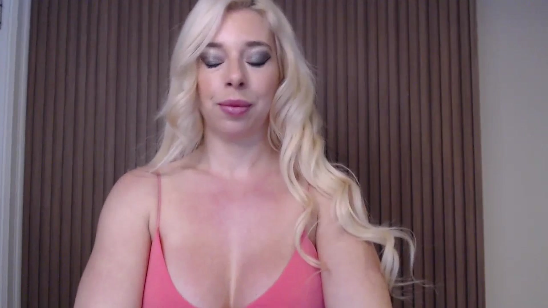 Gallery image thumbnail from Riley_Parks's myfreecams stream on, 01/05/2025, 12:24 image 17 of 20