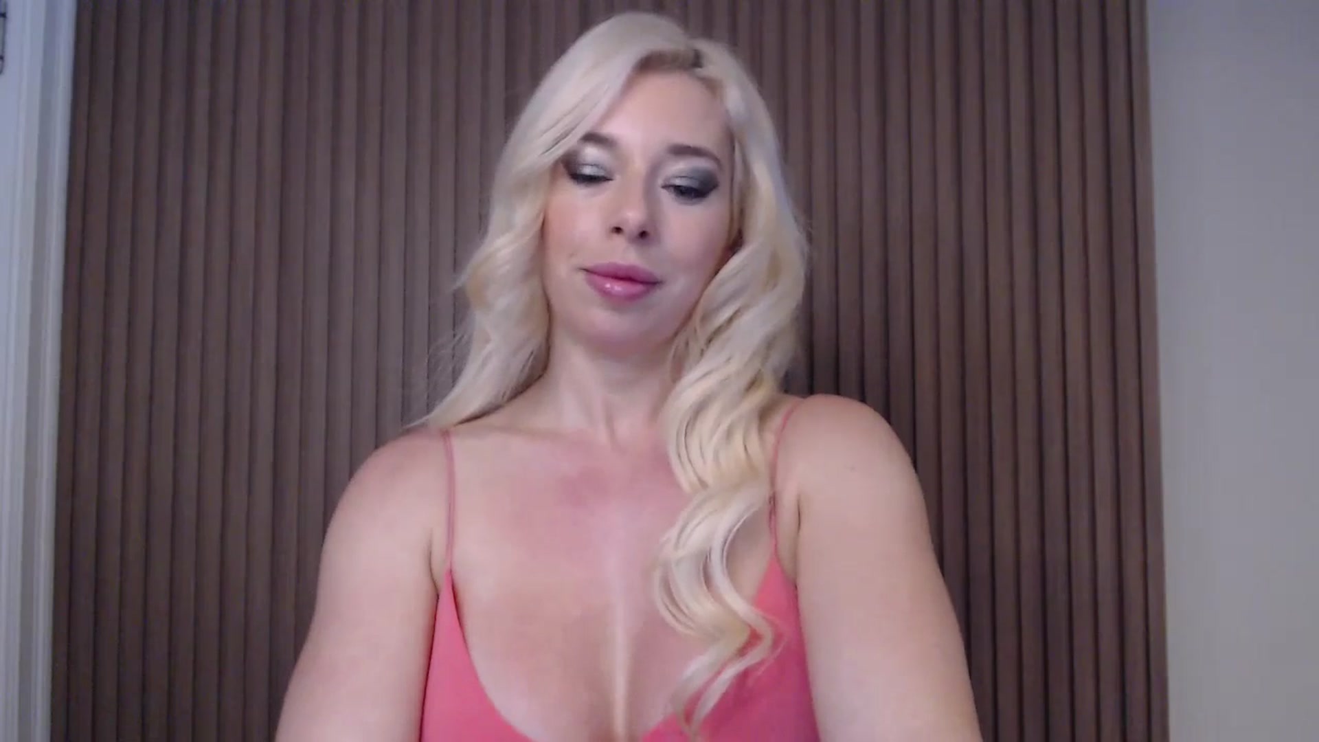Gallery image thumbnail from Riley_Parks's myfreecams stream on, 01/05/2025, 12:24 image 13 of 20