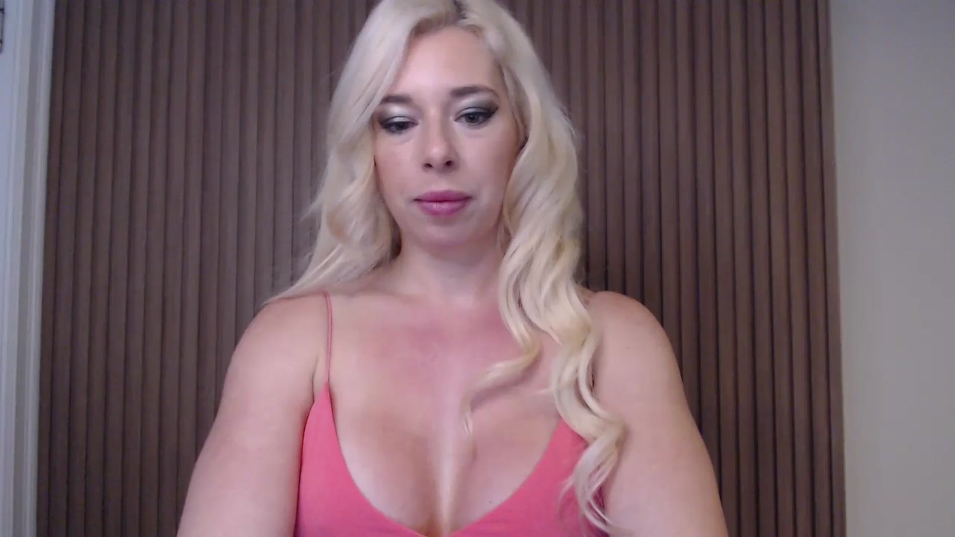 Gallery image thumbnail from Riley_Parks's myfreecams stream on, 01/05/2025, 12:24 image 20 of 20