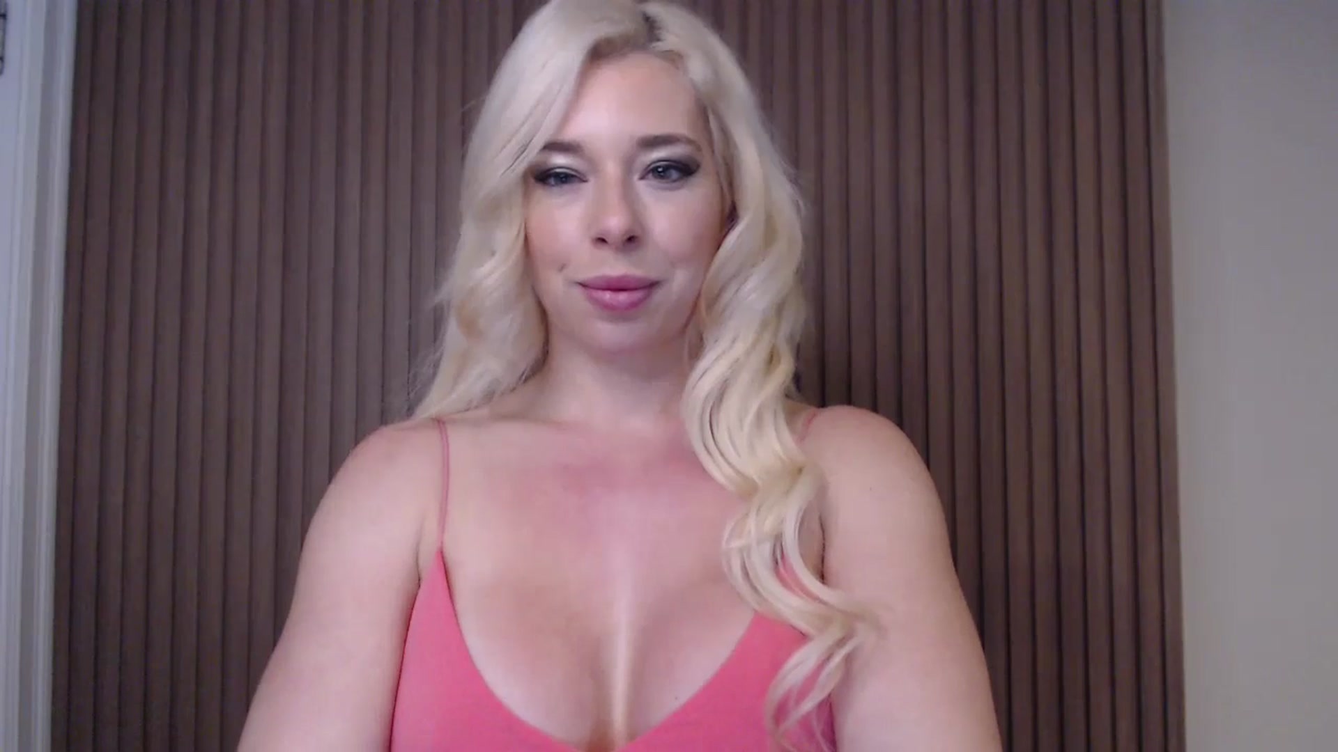Gallery image thumbnail from Riley_Parks's myfreecams stream on, 01/05/2025, 12:24 image 9 of 20