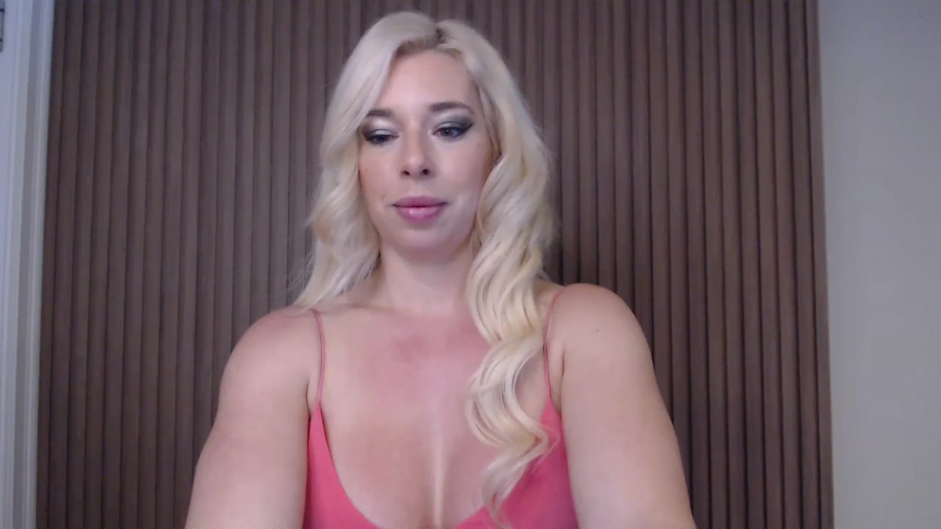 Gallery image thumbnail from Riley_Parks's myfreecams stream on, 01/05/2025, 12:24 image 12 of 20