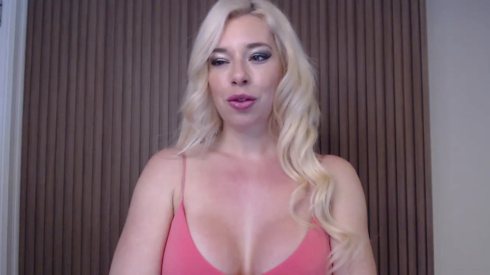 Gallery image thumbnail from Riley_Parks's myfreecams stream on, 01/05/2025, 12:24 image 19 of 20