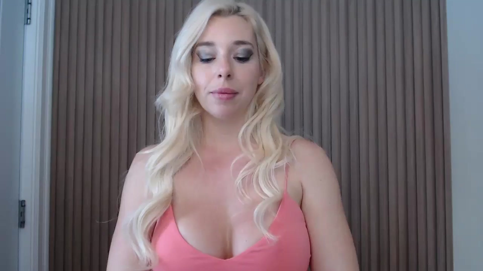Gallery image thumbnail from Riley_Parks's myfreecams stream on, 01/05/2025, 15:54 image 9 of 20