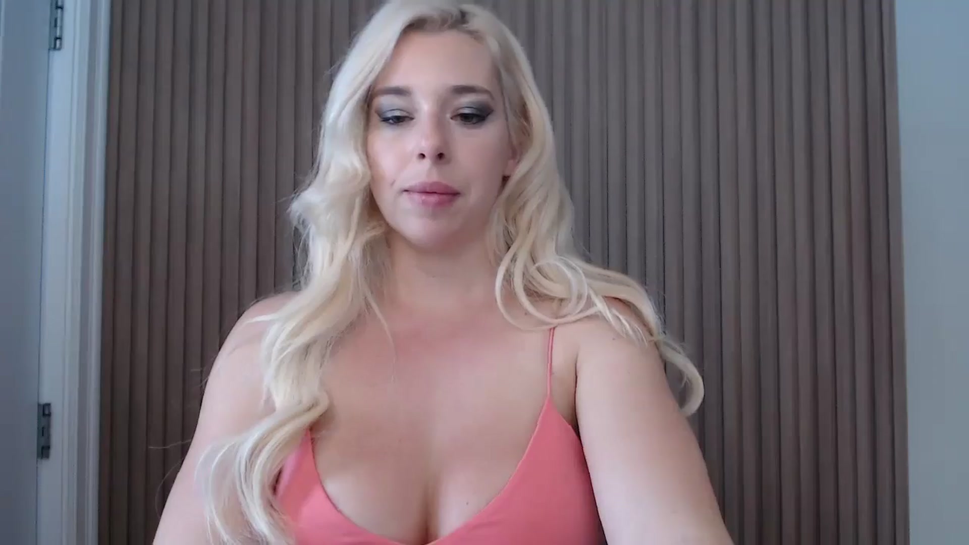 Gallery image thumbnail from Riley_Parks's myfreecams stream on, 01/05/2025, 15:54 image 8 of 20