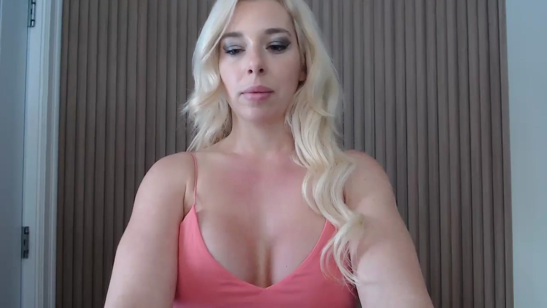 Gallery image thumbnail from Riley_Parks's myfreecams stream on, 01/05/2025, 17:21 image 2 of 20