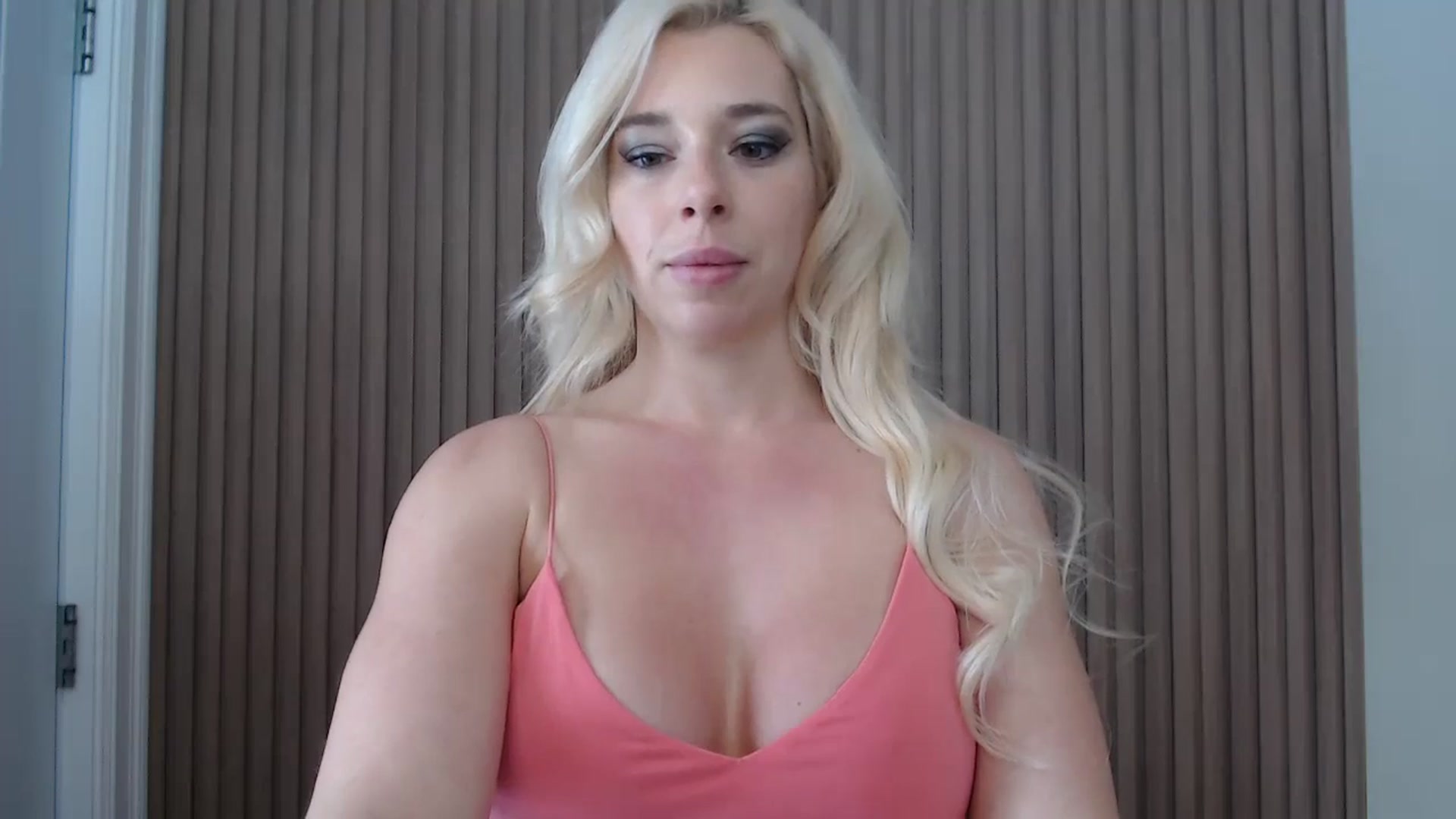 Gallery image thumbnail from Riley_Parks's myfreecams stream on, 01/05/2025, 17:21 image 4 of 20