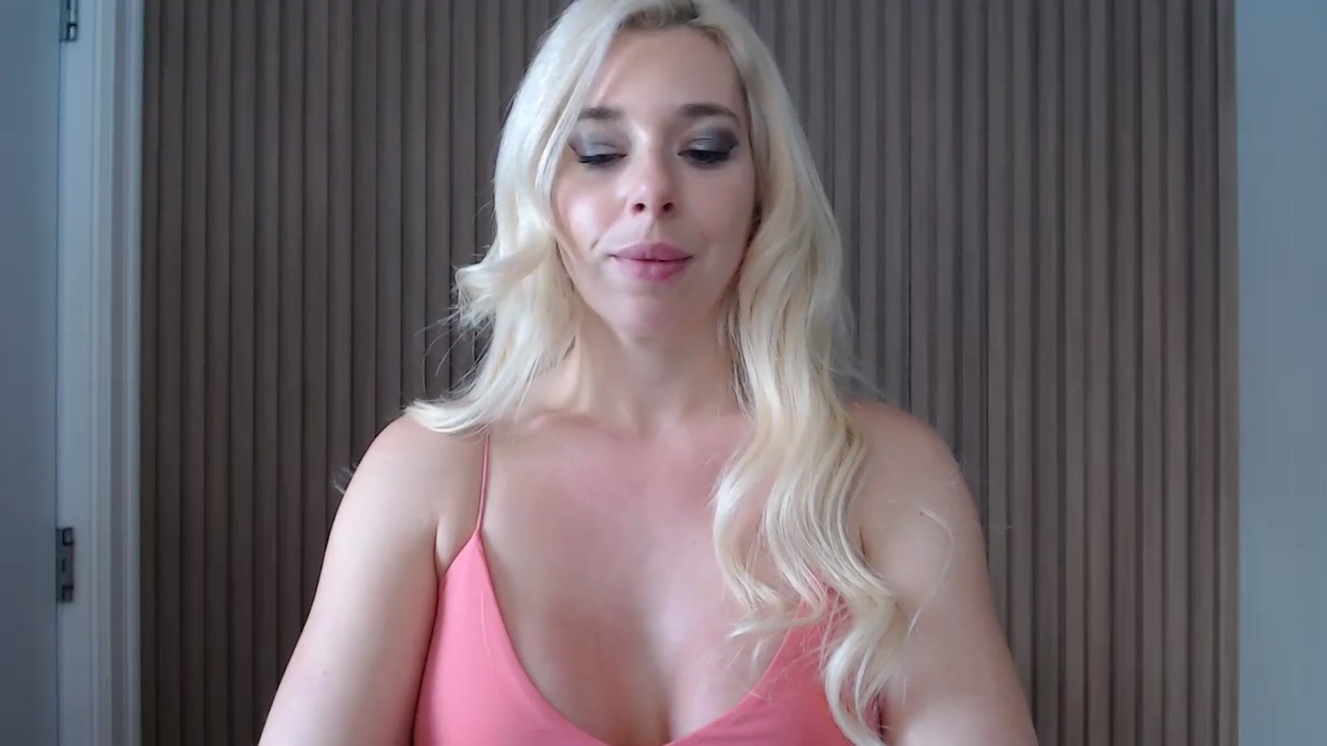 Gallery image thumbnail from Riley_Parks's myfreecams stream on, 01/05/2025, 19:49 image 16 of 20