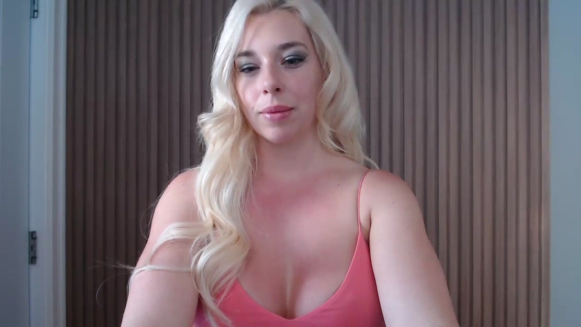 Gallery image thumbnail from Riley_Parks's myfreecams stream on, 01/05/2025, 20:33 image 13 of 20
