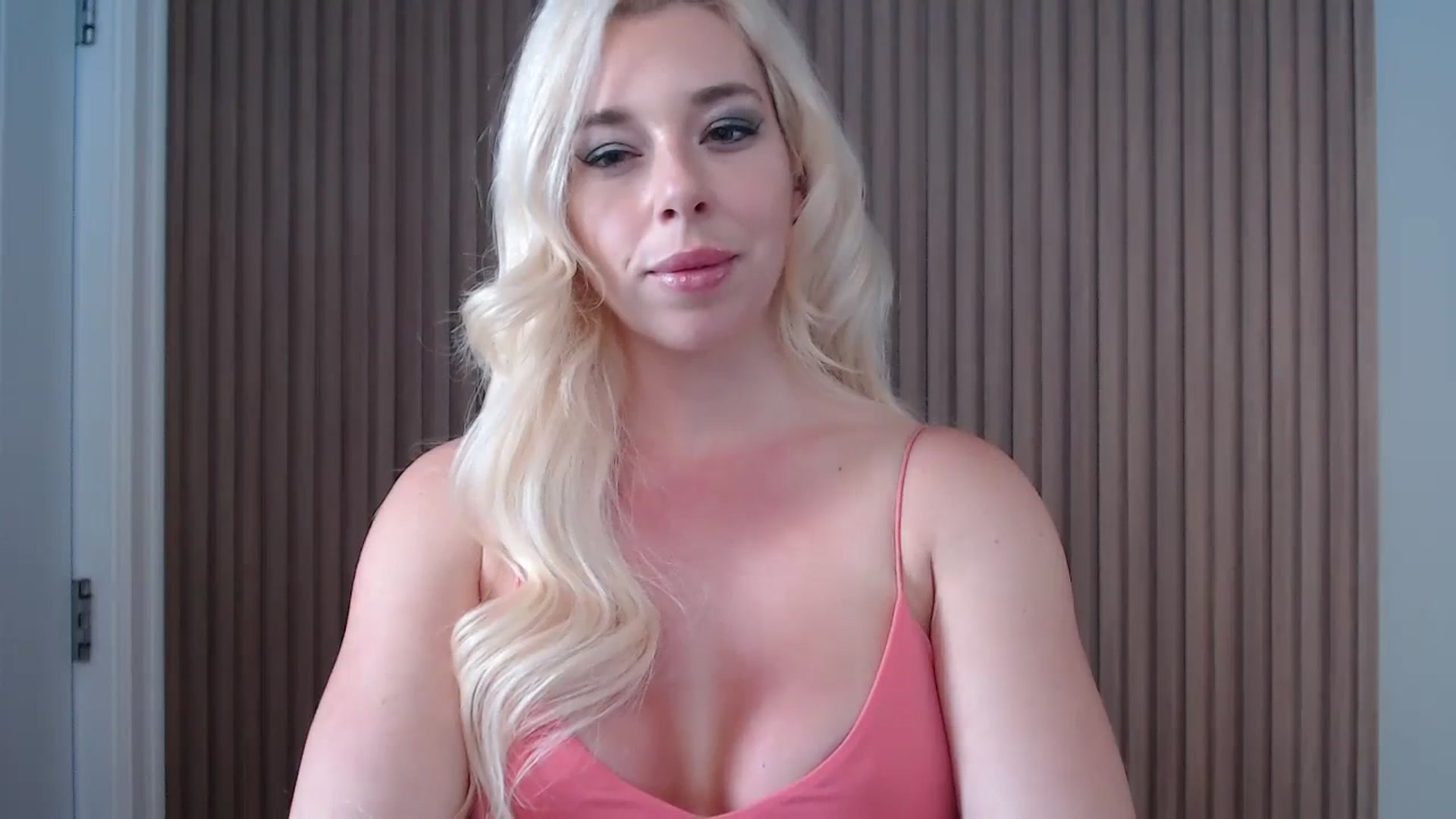 Gallery image thumbnail from Riley_Parks's myfreecams stream on, 01/05/2025, 20:33 image 19 of 20