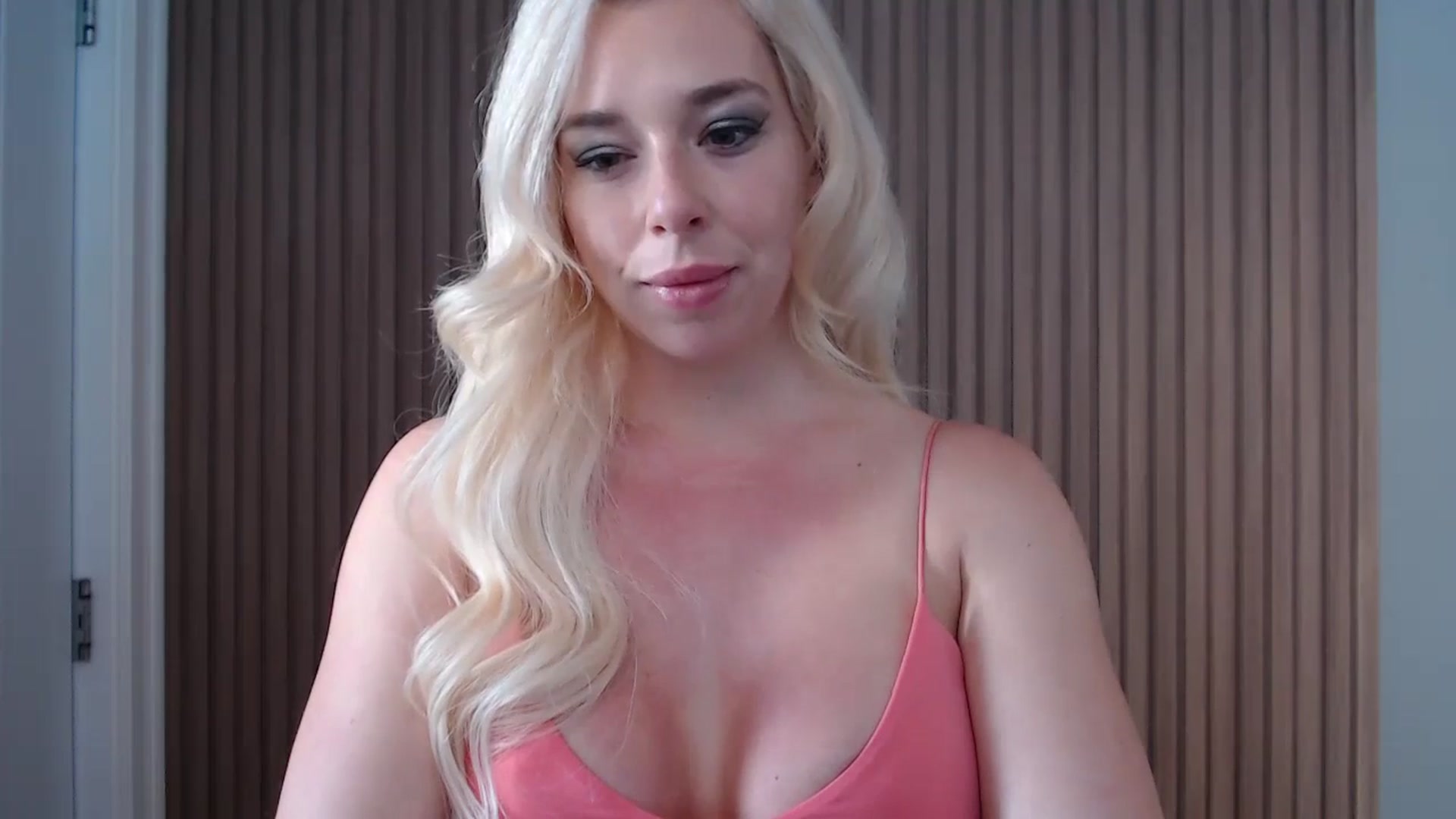 Gallery image thumbnail from Riley_Parks's myfreecams stream on, 01/05/2025, 20:33 image 17 of 20