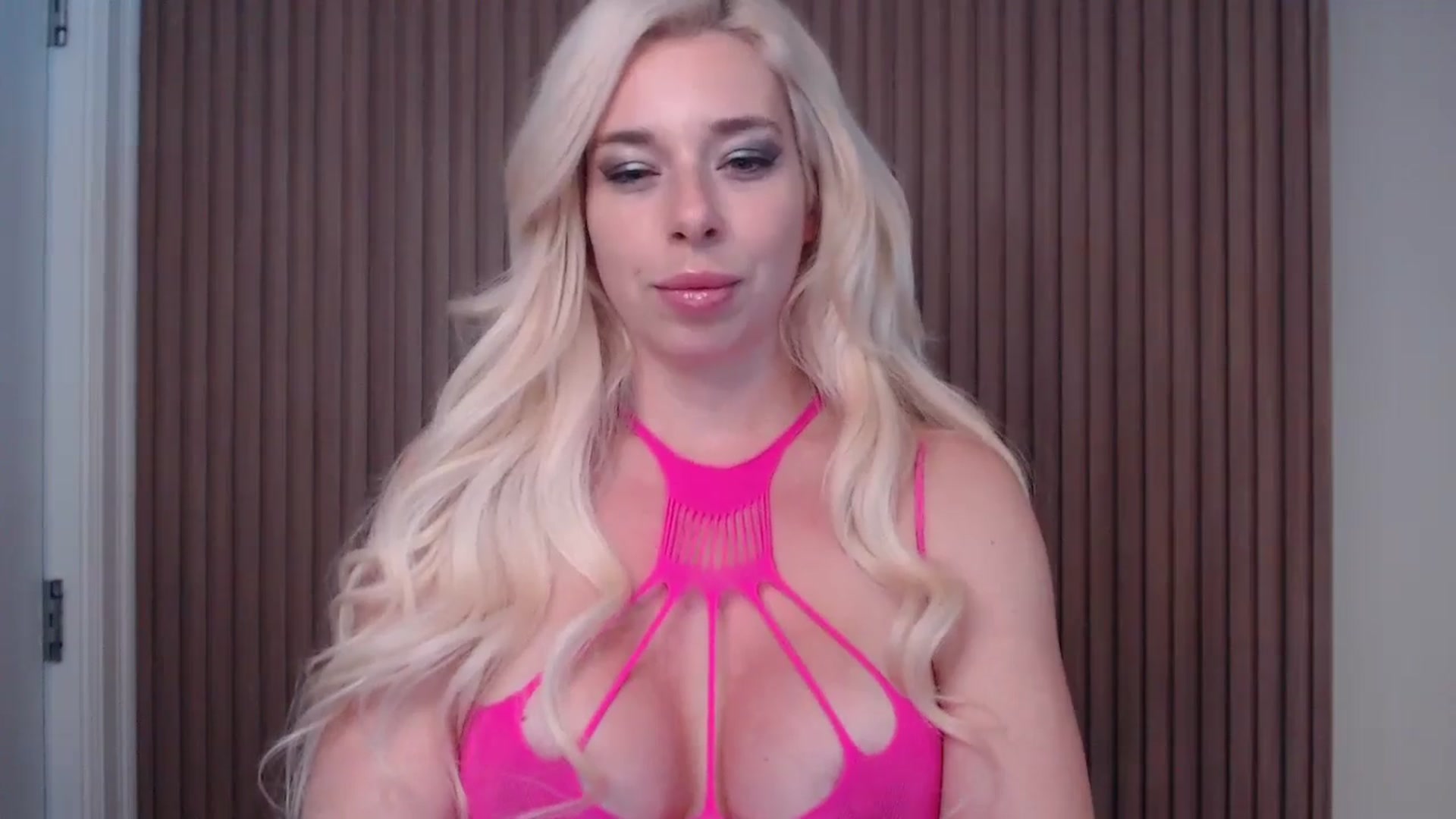 Gallery image thumbnail from Riley_Parks's myfreecams stream on, 01/05/2025, 22:18 image 8 of 20