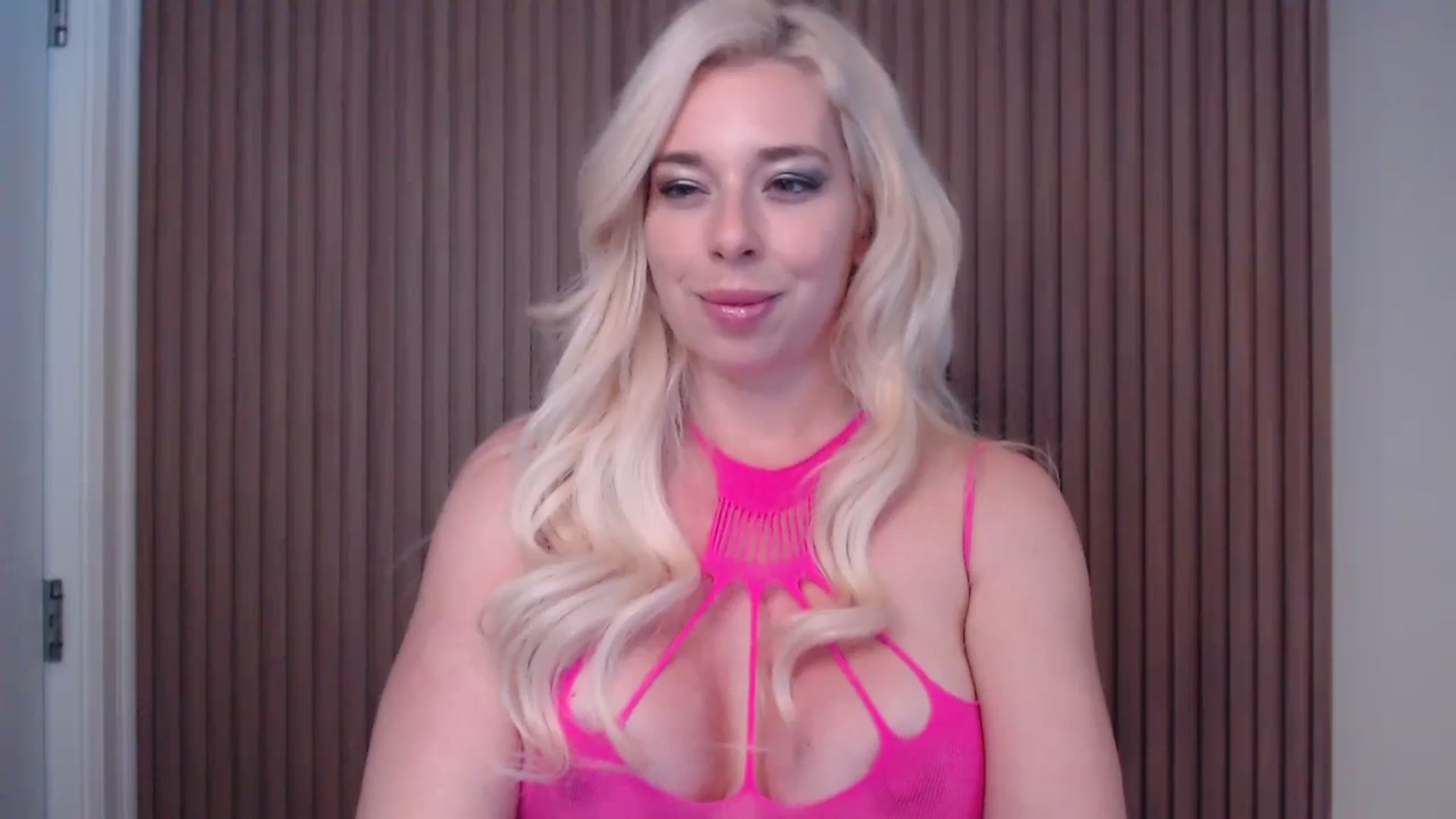 Gallery image thumbnail from Riley_Parks's myfreecams stream on, 01/05/2025, 22:18 image 10 of 20
