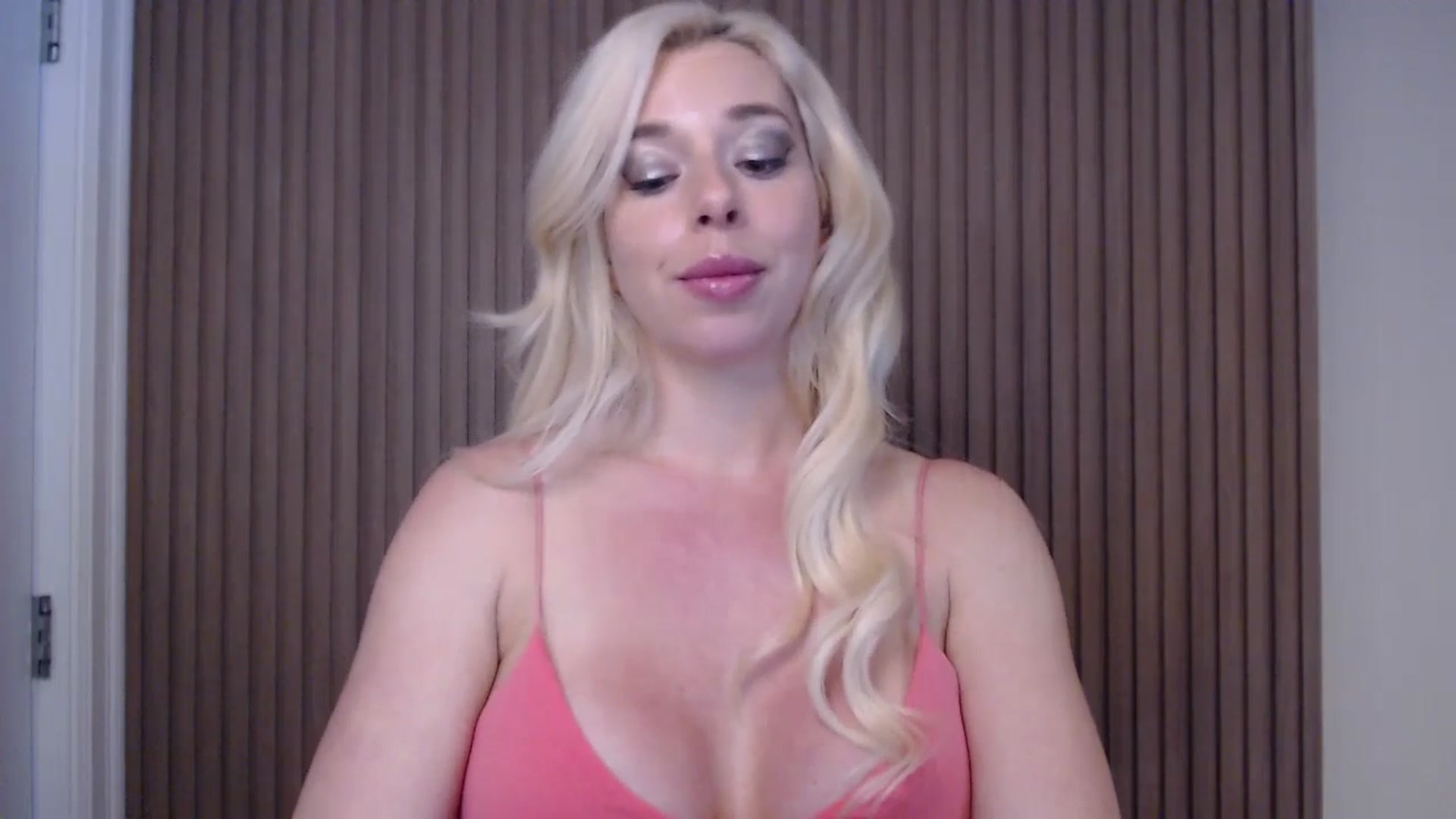 Gallery image thumbnail from Riley_Parks's myfreecams stream on, 01/05/2025, 23:23 image 6 of 20