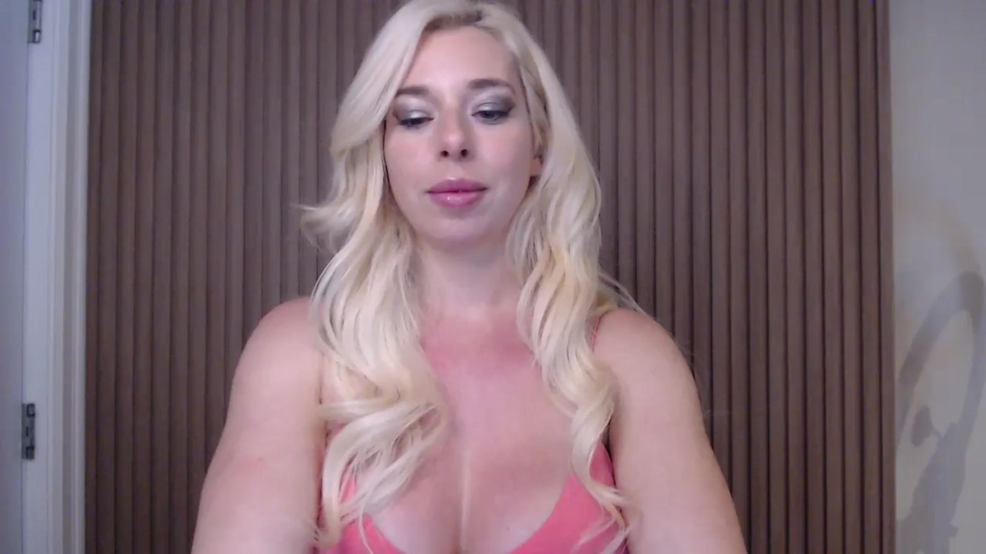 Gallery image thumbnail from Riley_Parks's myfreecams stream on, 01/05/2025, 23:23 image 13 of 20