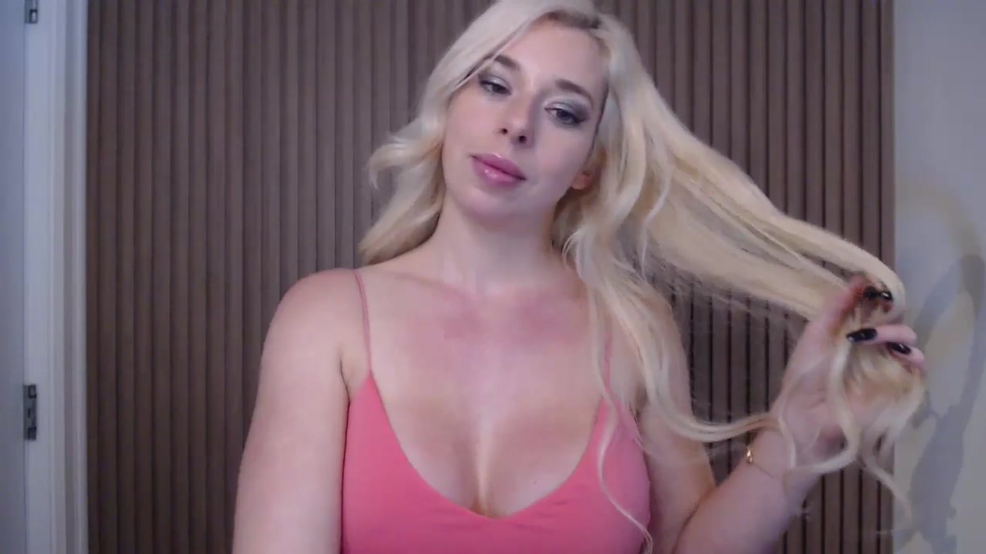 Gallery image thumbnail from Riley_Parks's myfreecams stream on, 01/05/2025, 23:23 image 20 of 20