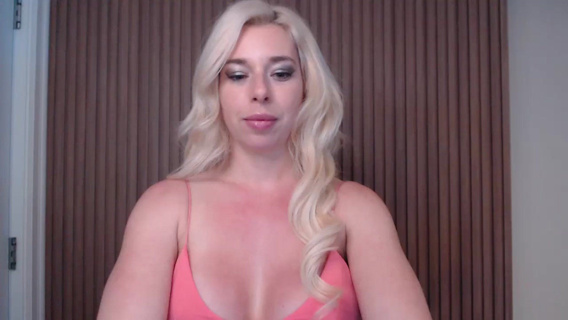 Gallery image thumbnail from Riley_Parks's myfreecams stream on, 01/05/2025, 23:23 image 1 of 20