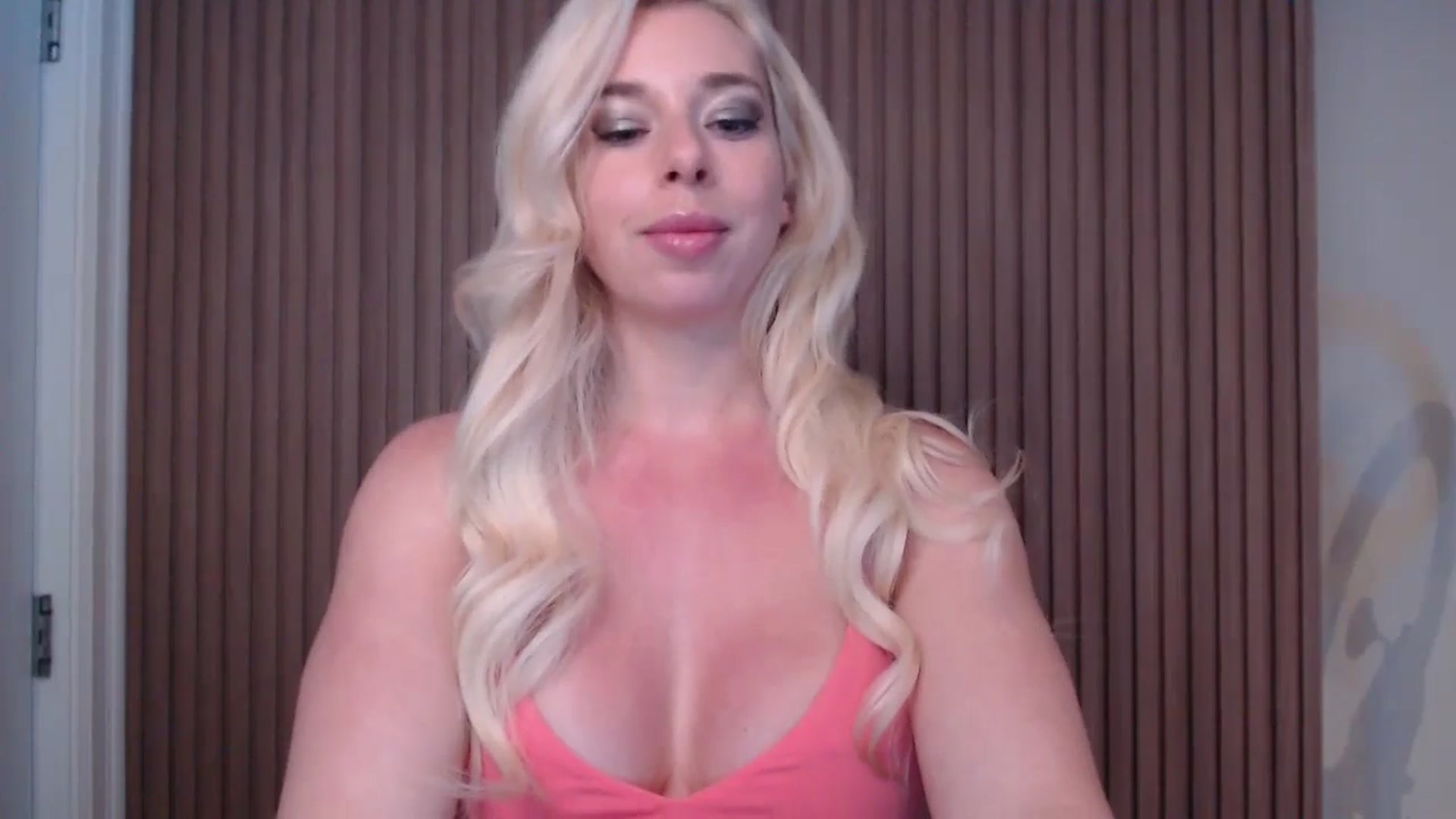 Gallery image thumbnail from Riley_Parks's myfreecams stream on, 01/05/2025, 23:23 image 12 of 20