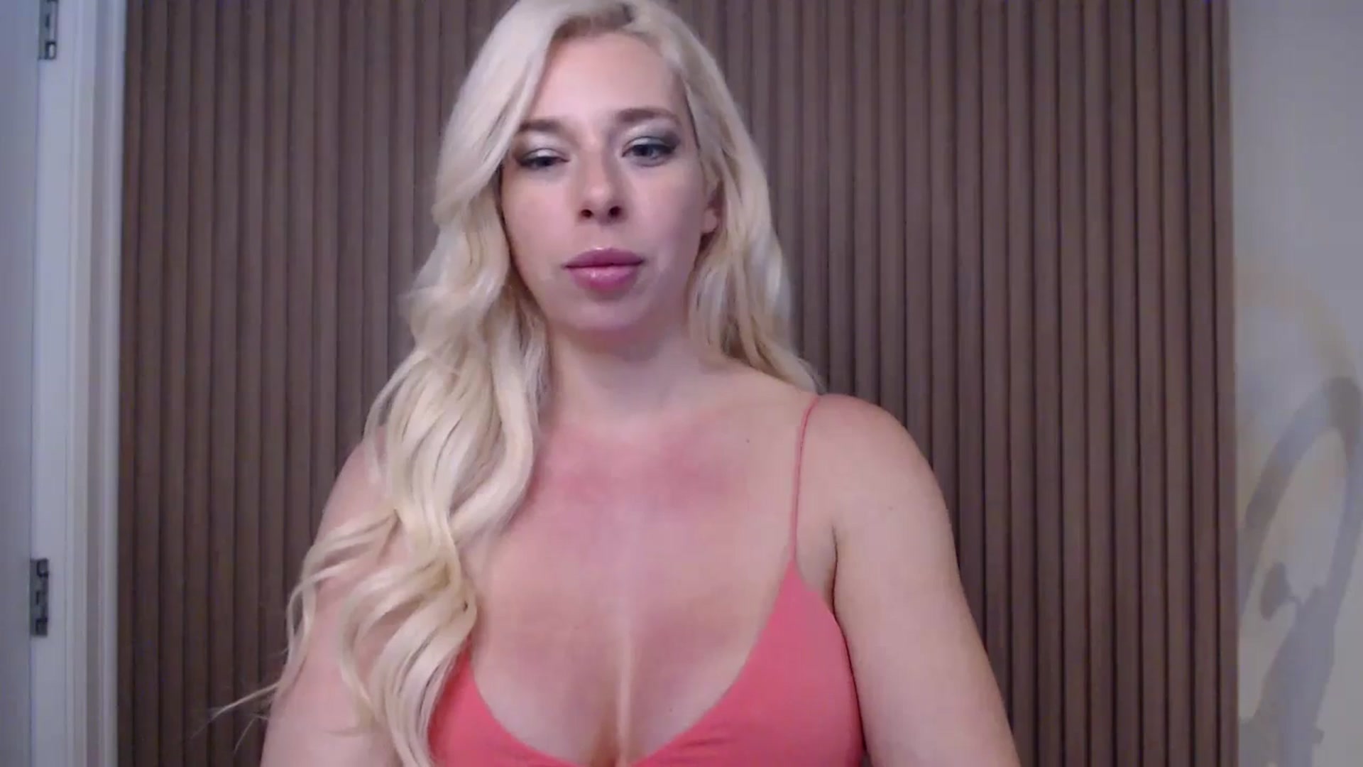Gallery image thumbnail from Riley_Parks's myfreecams stream on, 01/05/2025, 23:23 image 14 of 20