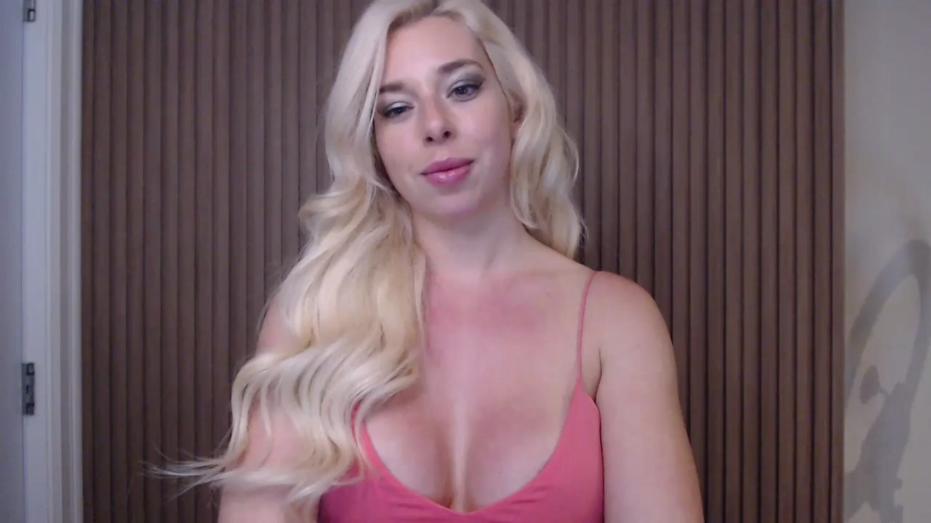 Gallery image thumbnail from Riley_Parks's myfreecams stream on, 01/05/2025, 23:23 image 18 of 20