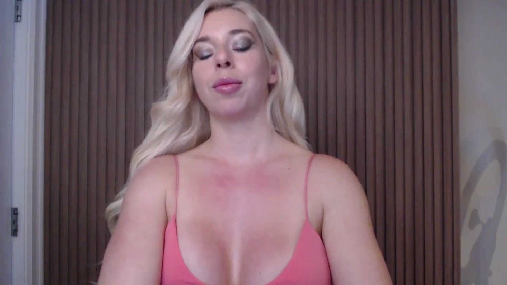Gallery image thumbnail from Riley_Parks's myfreecams stream on, 01/05/2025, 23:23 image 15 of 20