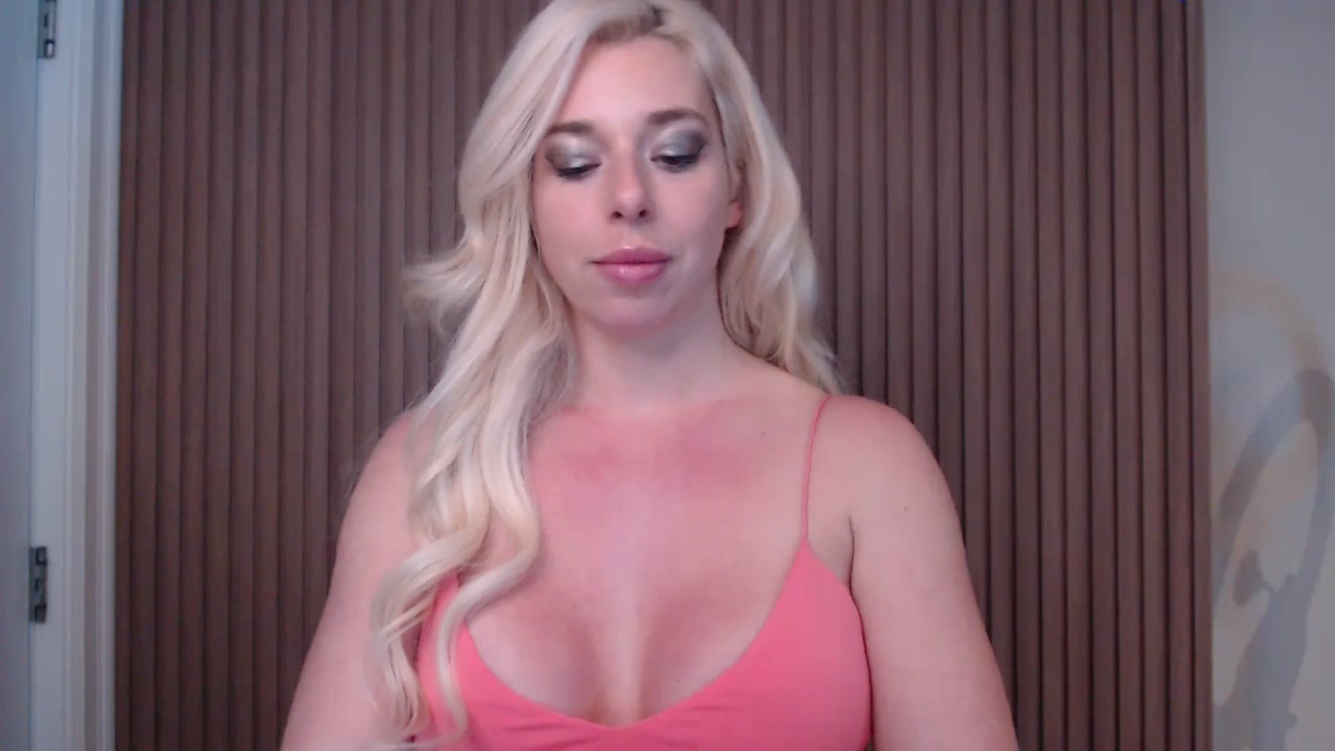 Gallery image thumbnail from Riley_Parks's myfreecams stream on, 01/05/2025, 23:23 image 10 of 20