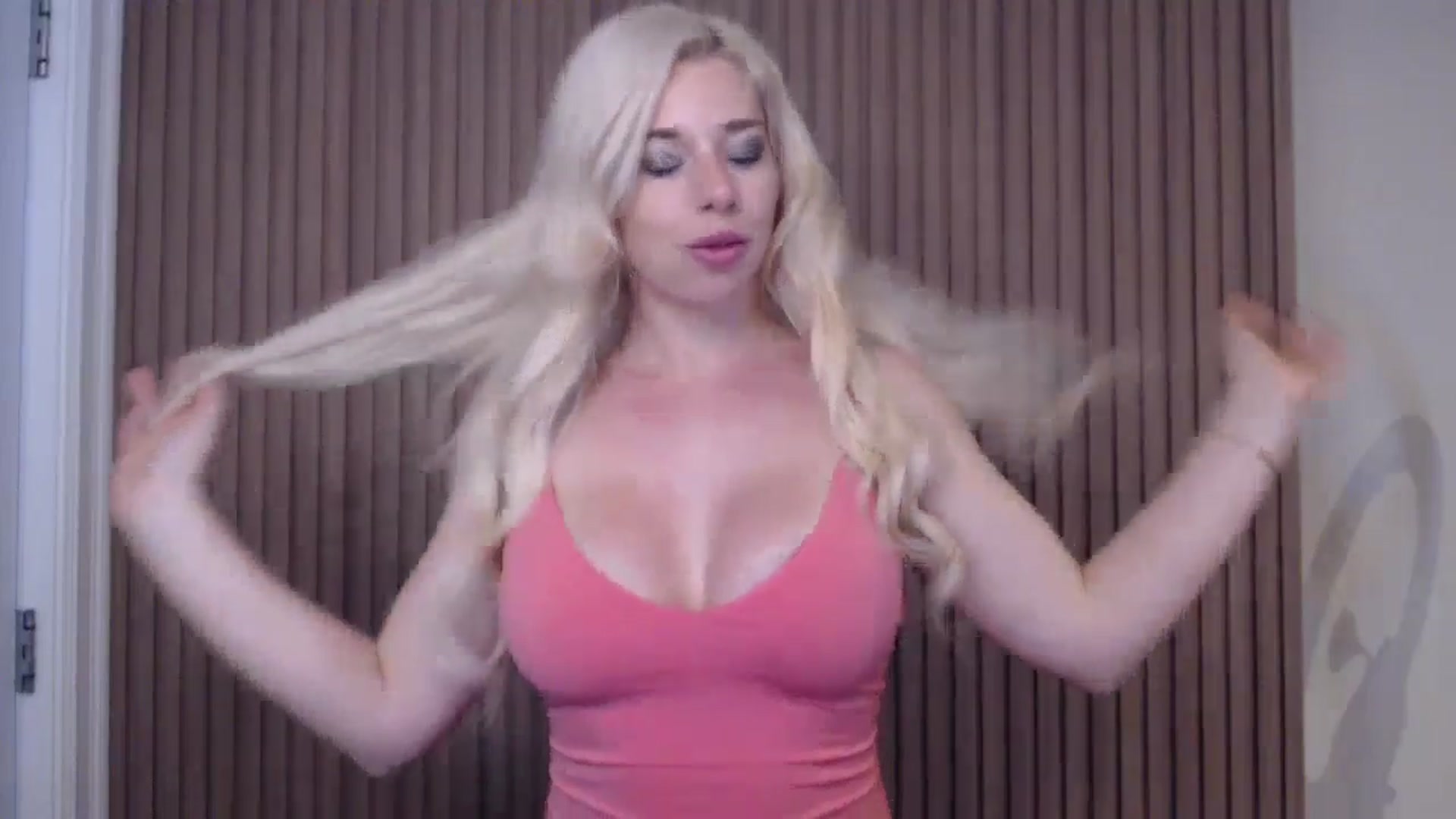 Gallery image thumbnail from Riley_Parks's myfreecams stream on, 01/06/2025, 24:32 image 2 of 20