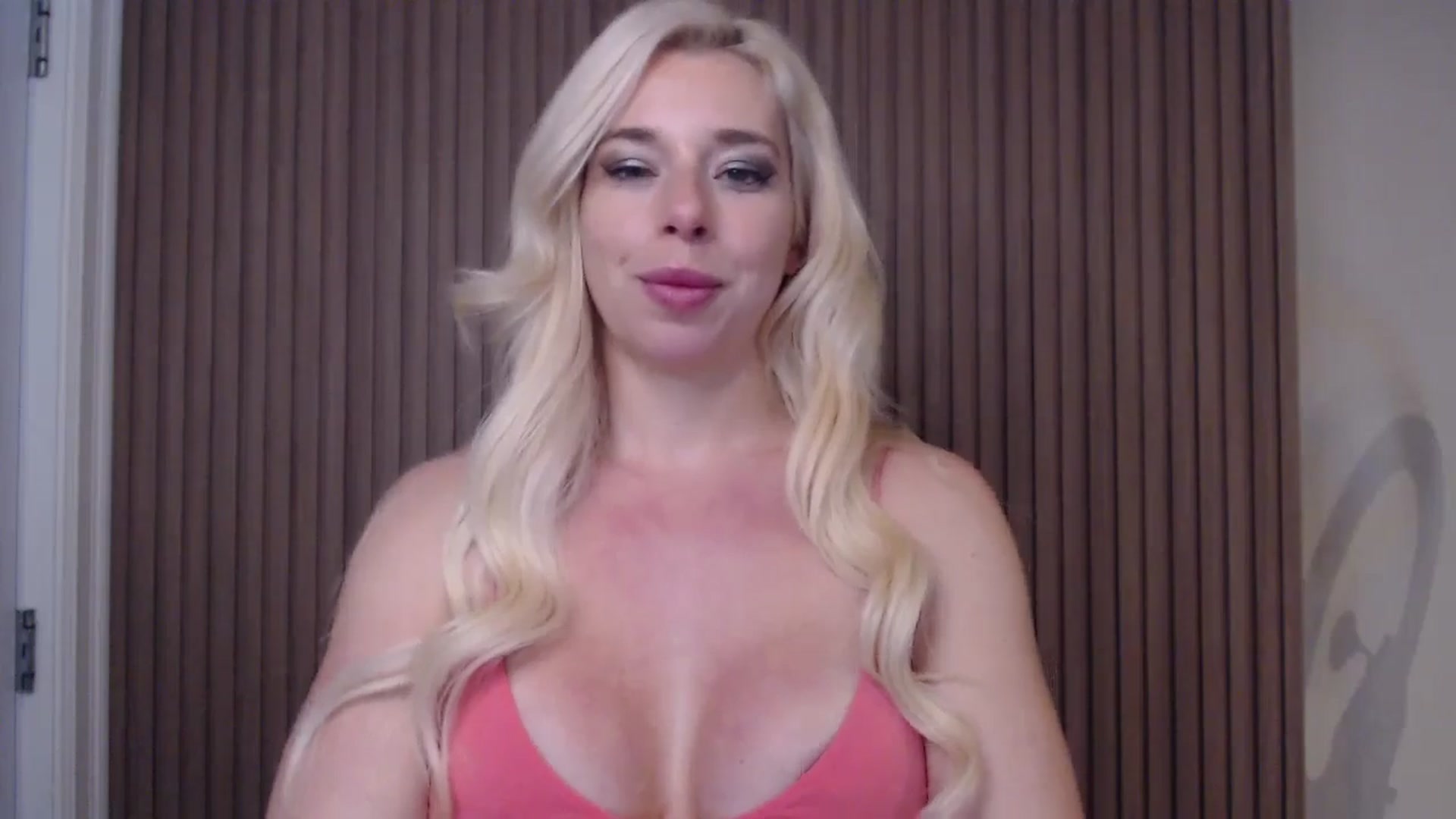 Gallery image thumbnail from Riley_Parks's myfreecams stream on, 01/06/2025, 24:32 image 10 of 20