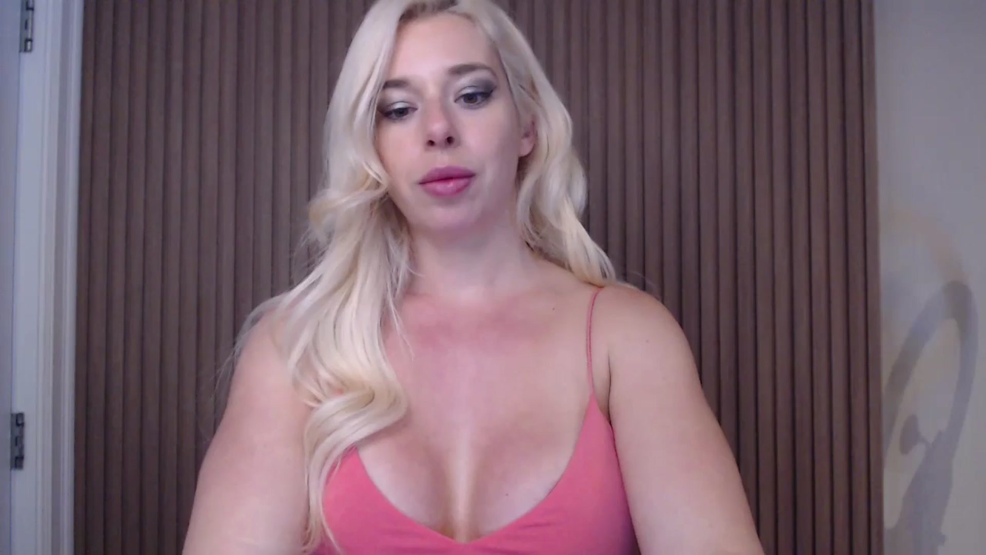 Gallery image thumbnail from Riley_Parks's myfreecams stream on, 01/06/2025, 24:32 image 1 of 20