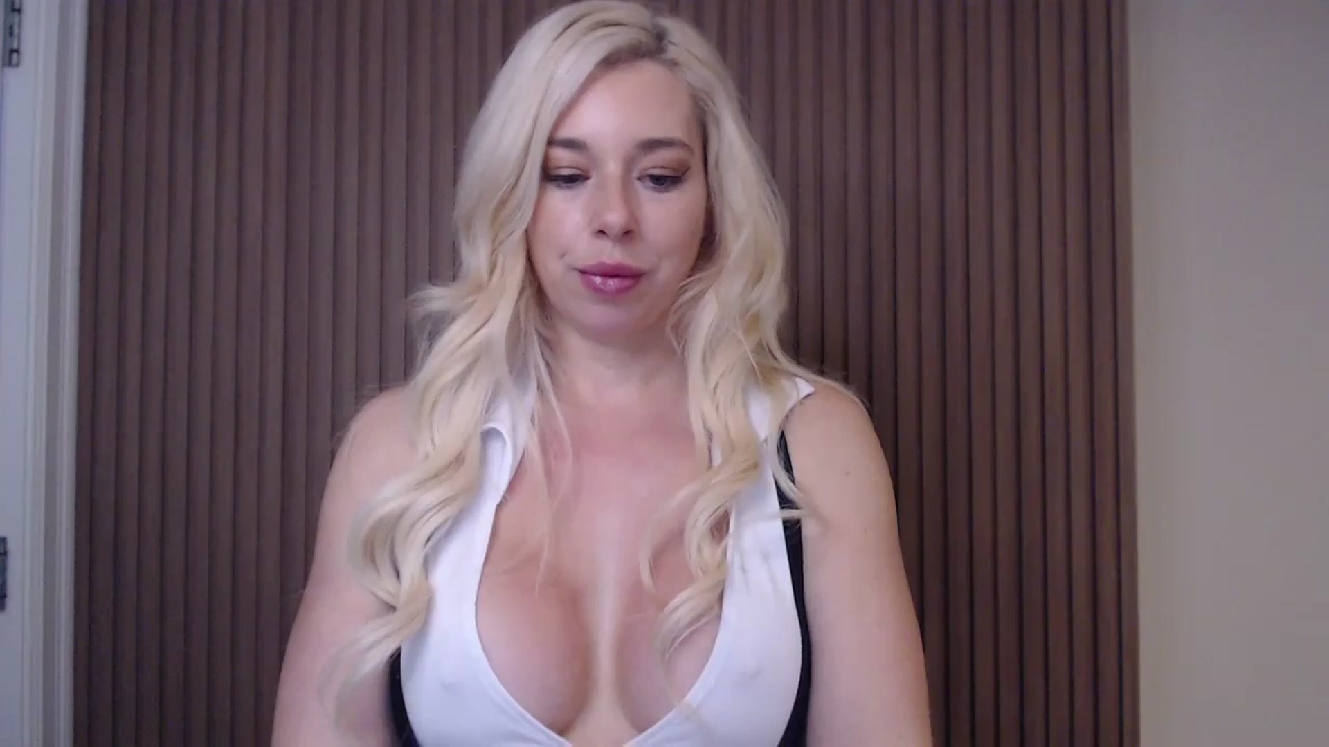 Gallery image thumbnail from Riley_Parks's myfreecams stream on, 01/08/2025, 12:42 image 5 of 20