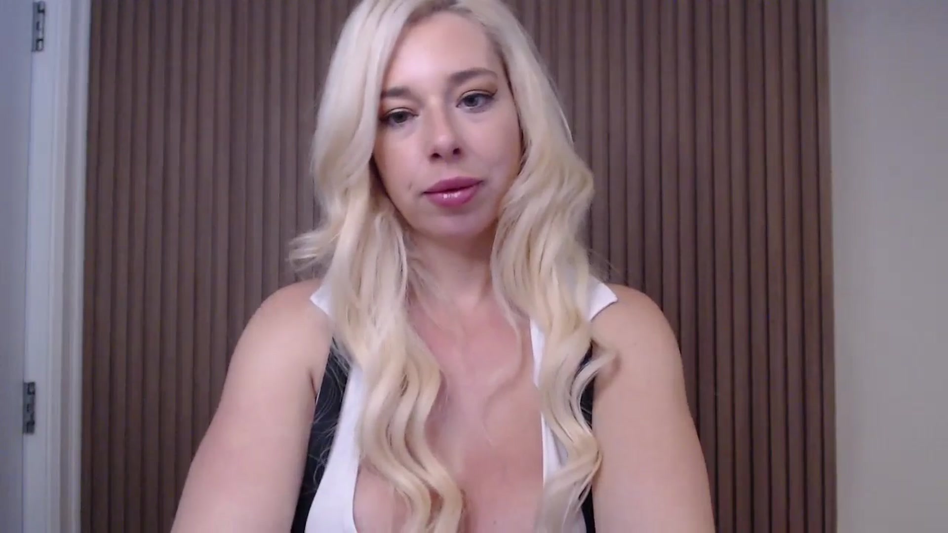 Gallery image thumbnail from Riley_Parks's myfreecams stream on, 01/08/2025, 12:42 image 13 of 20