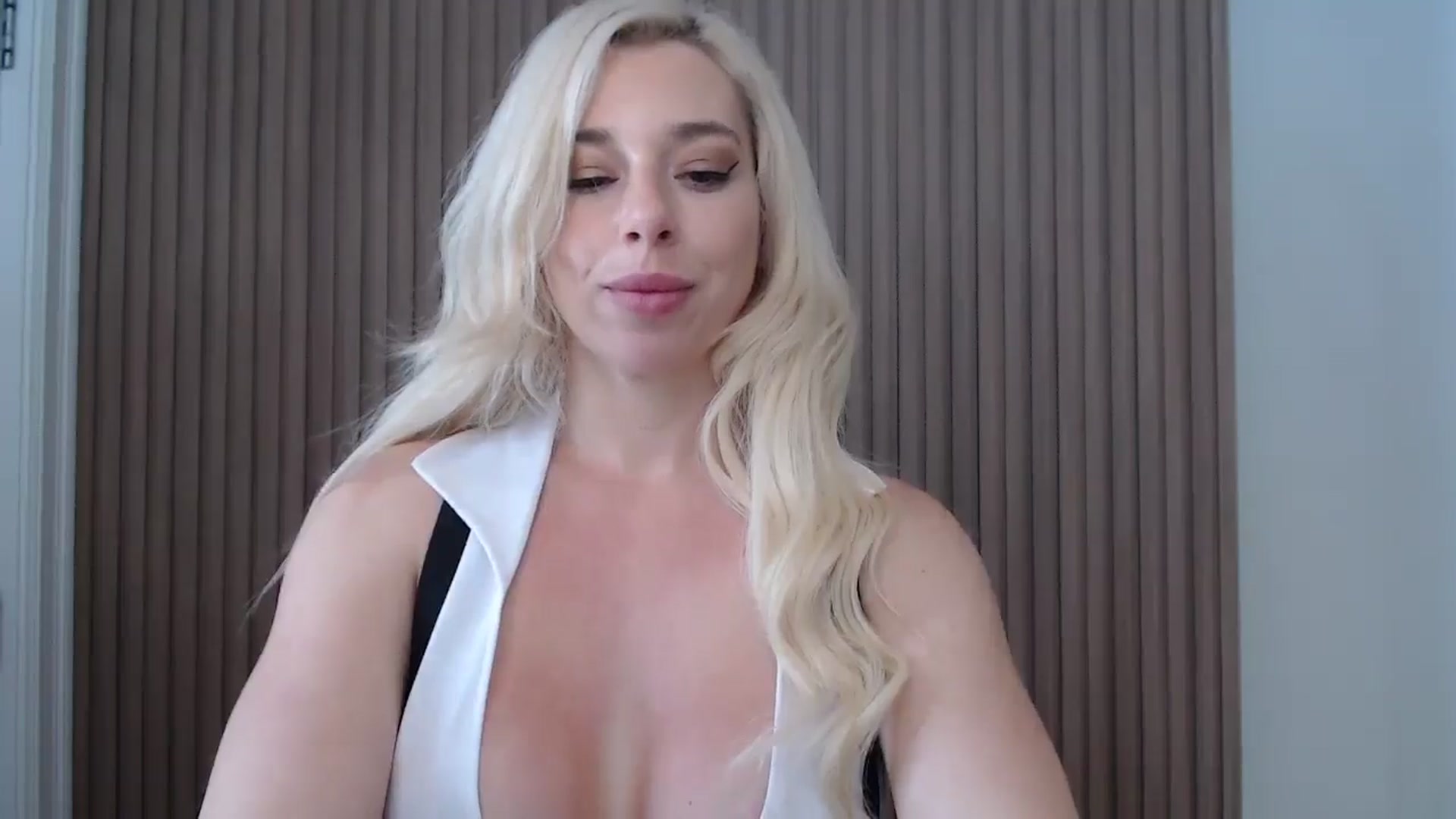 Gallery image thumbnail from Riley_Parks's myfreecams stream on, 01/08/2025, 15:24 image 10 of 20