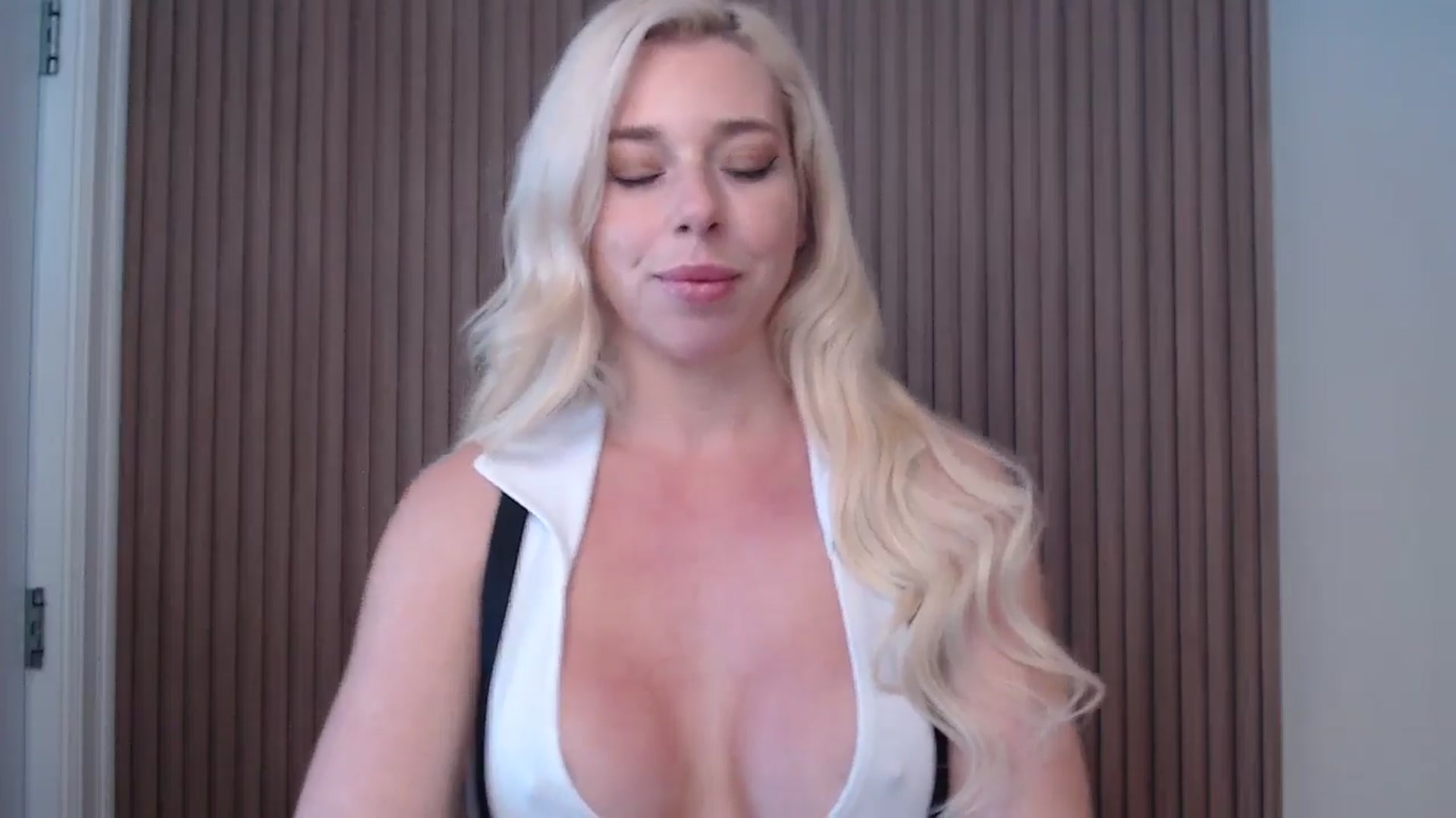 Gallery image thumbnail from Riley_Parks's myfreecams stream on, 01/08/2025, 20:28 image 5 of 20
