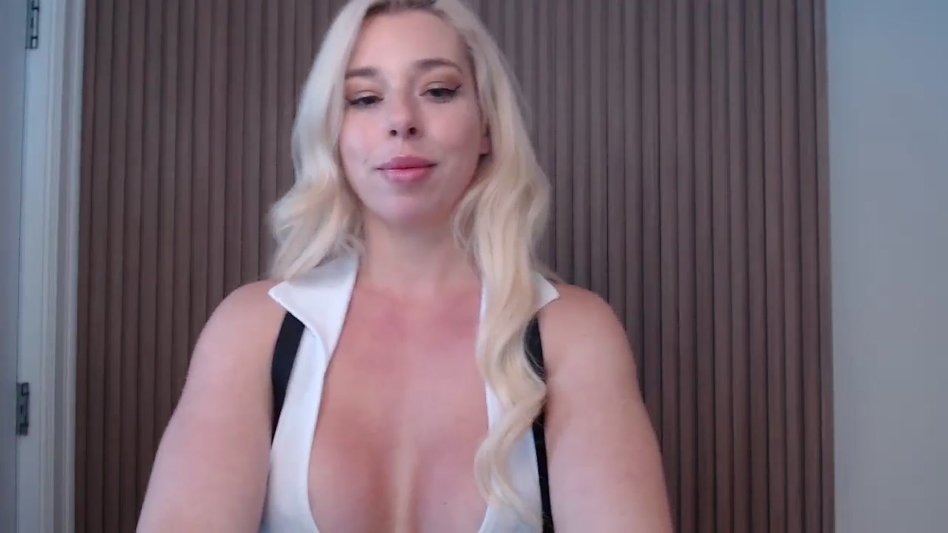 Gallery image thumbnail from Riley_Parks's myfreecams stream on, 01/08/2025, 20:28 image 2 of 20