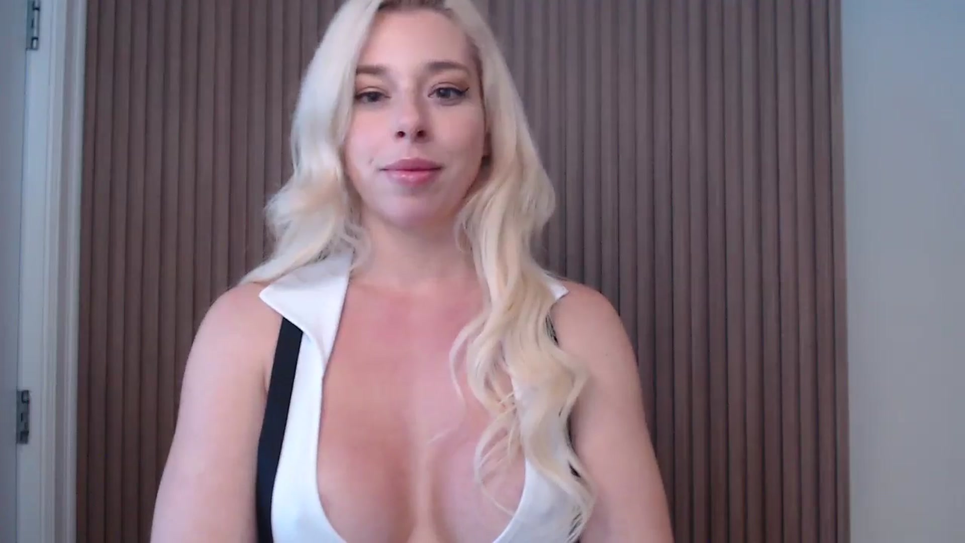 Gallery image thumbnail from Riley_Parks's myfreecams stream on, 01/08/2025, 20:28 image 12 of 20