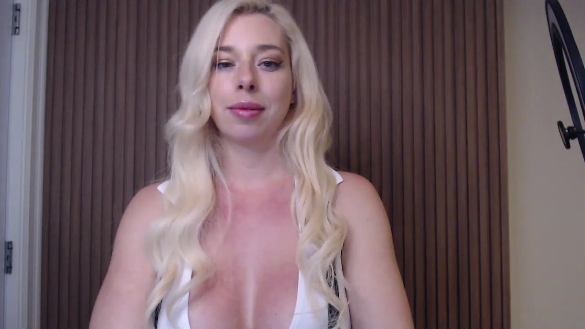 Gallery image thumbnail from Riley_Parks's myfreecams stream on, 01/08/2025, 22:14 image 8 of 20