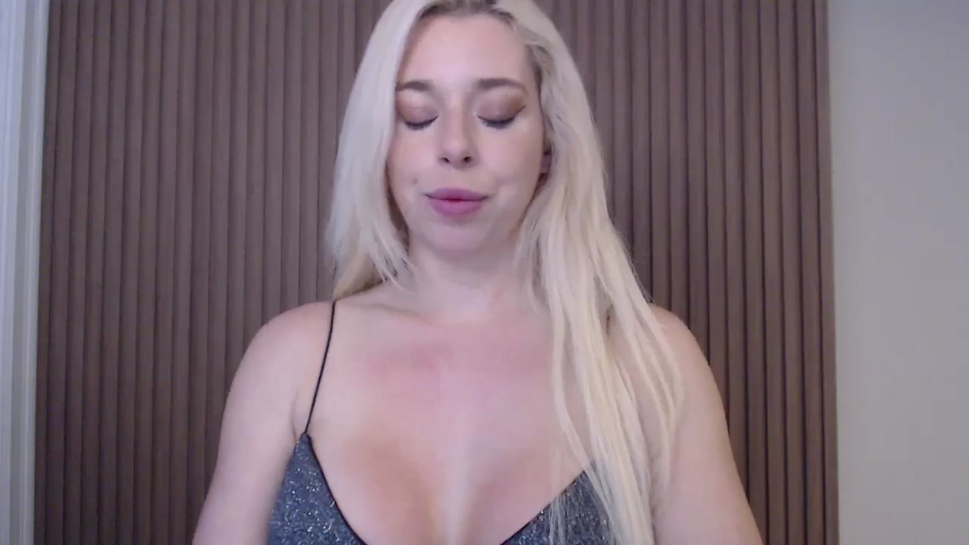 Gallery image thumbnail from Riley_Parks's myfreecams stream on, 01/15/2025, 12:33 image 12 of 20