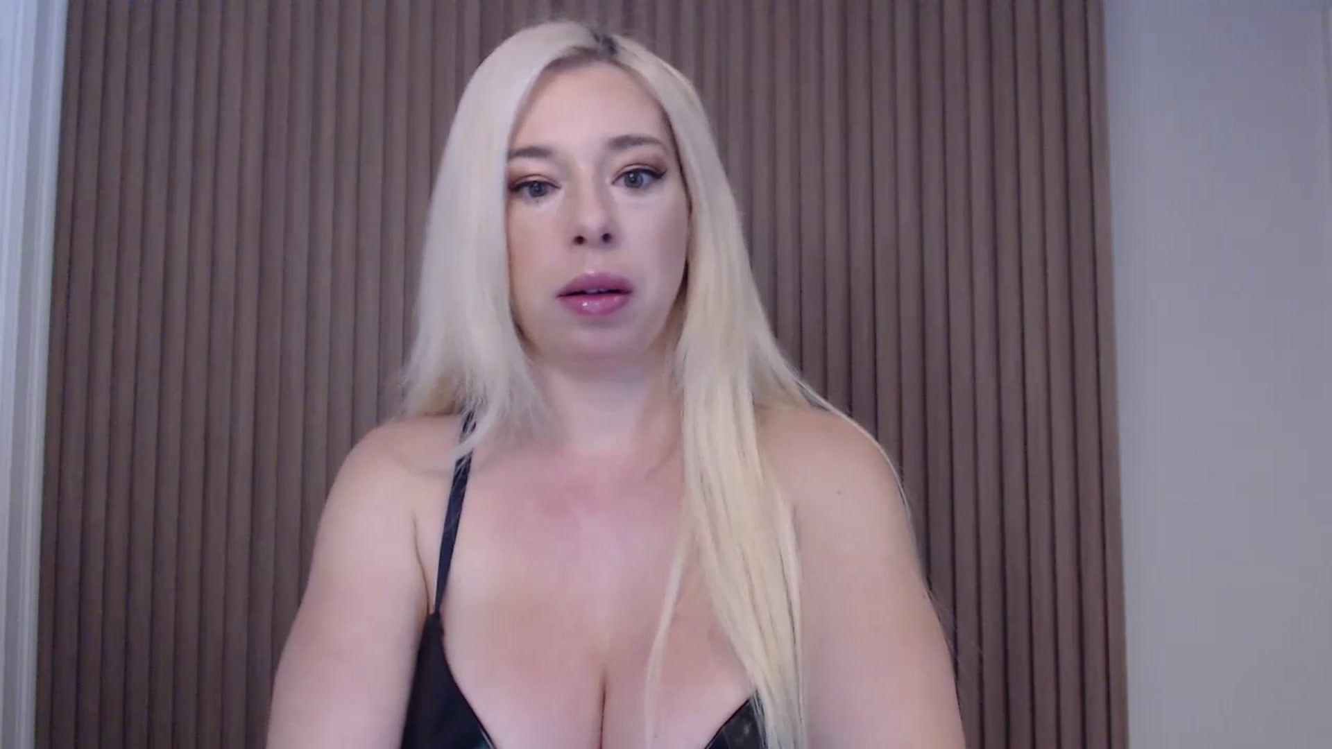 Gallery image thumbnail from Riley_Parks's myfreecams stream on, 01/16/2025, 12:34 image 2 of 20