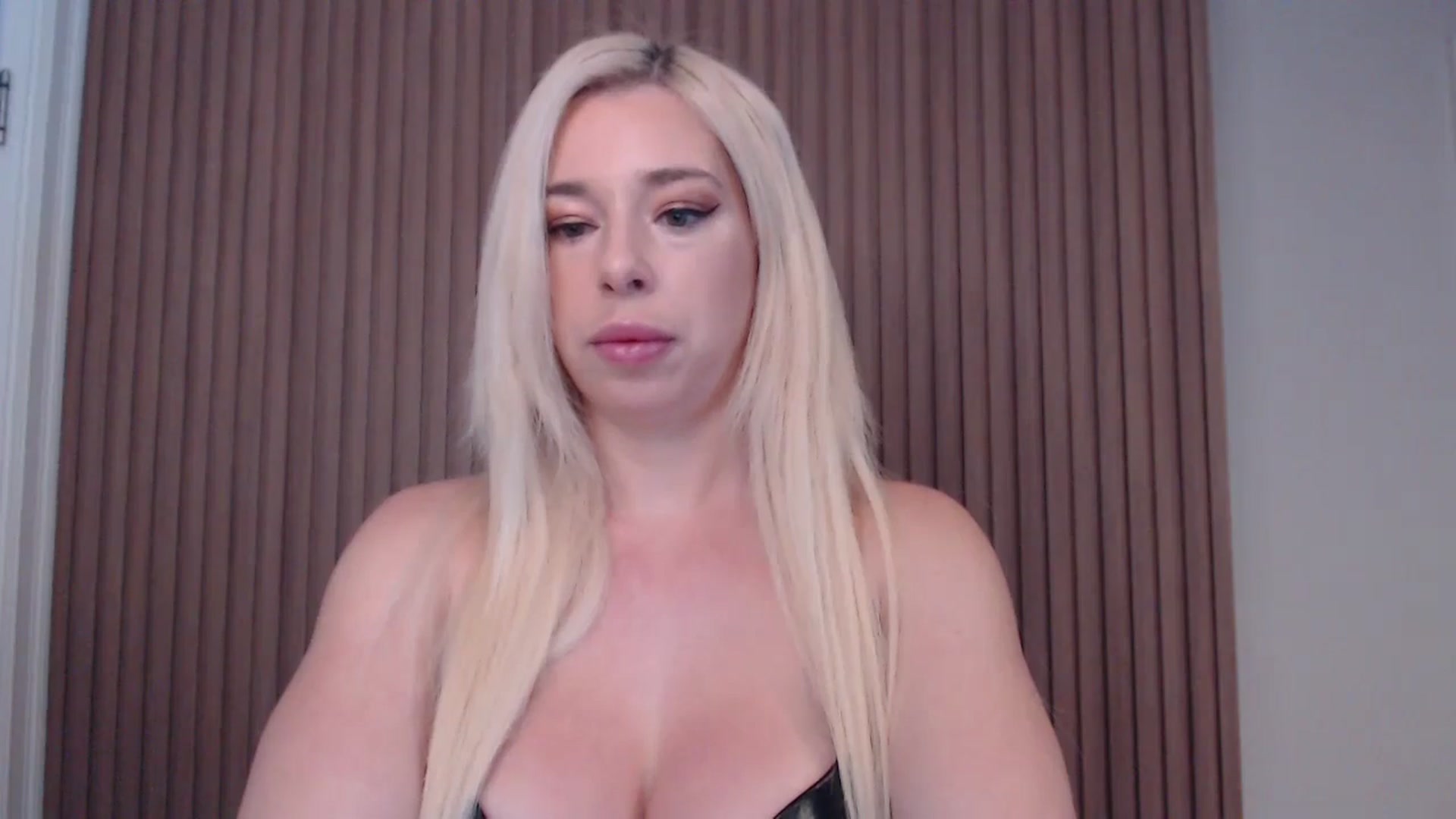 Gallery image thumbnail from Riley_Parks's myfreecams stream on, 01/16/2025, 12:34 image 7 of 20