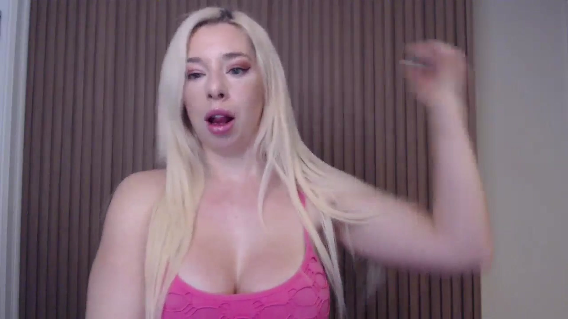 Gallery image thumbnail from Riley_Parks's myfreecams stream on, 01/18/2025, 12:44 image 6 of 20