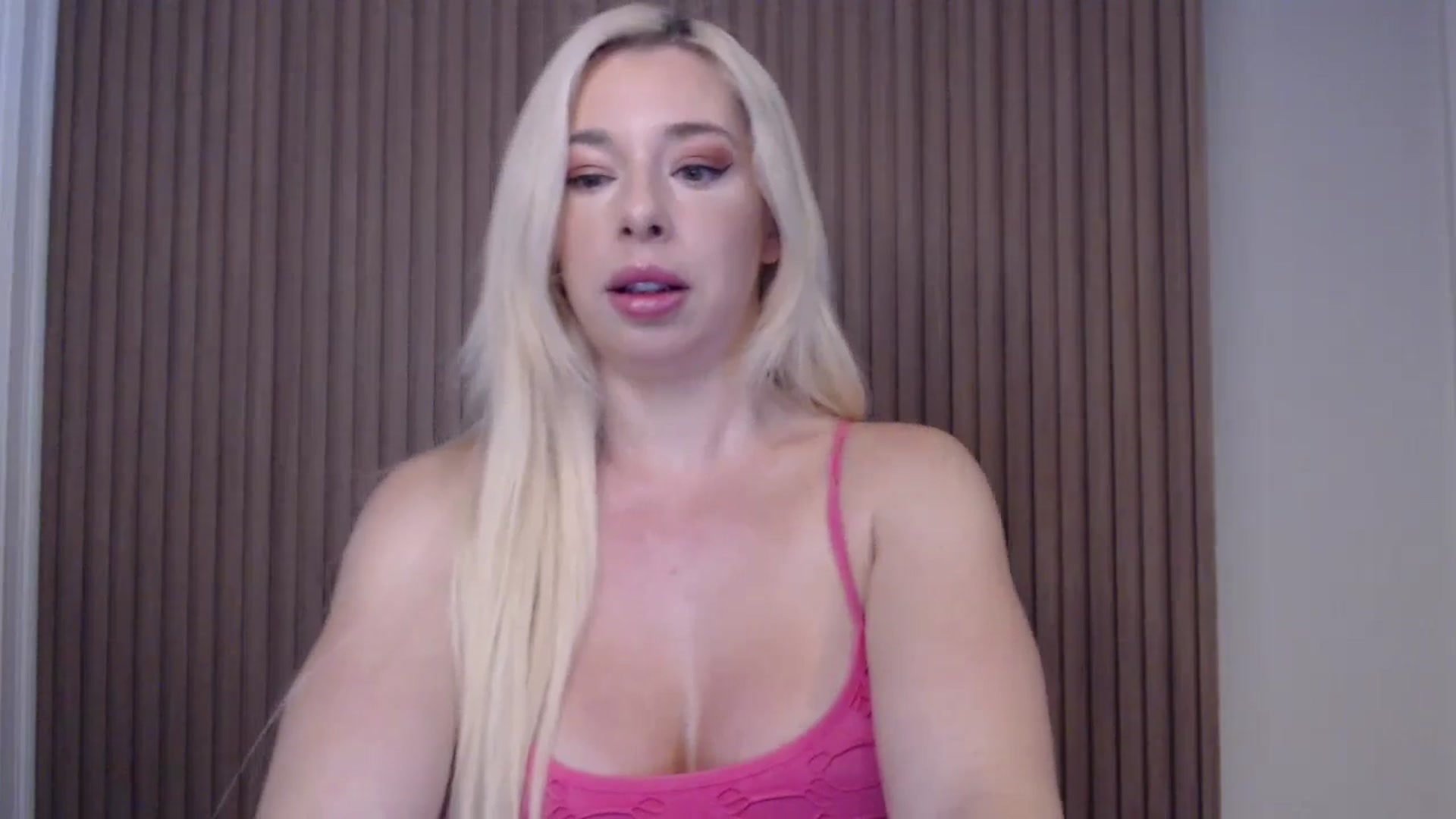 Gallery image thumbnail from Riley_Parks's myfreecams stream on, 01/18/2025, 12:44 image 2 of 20