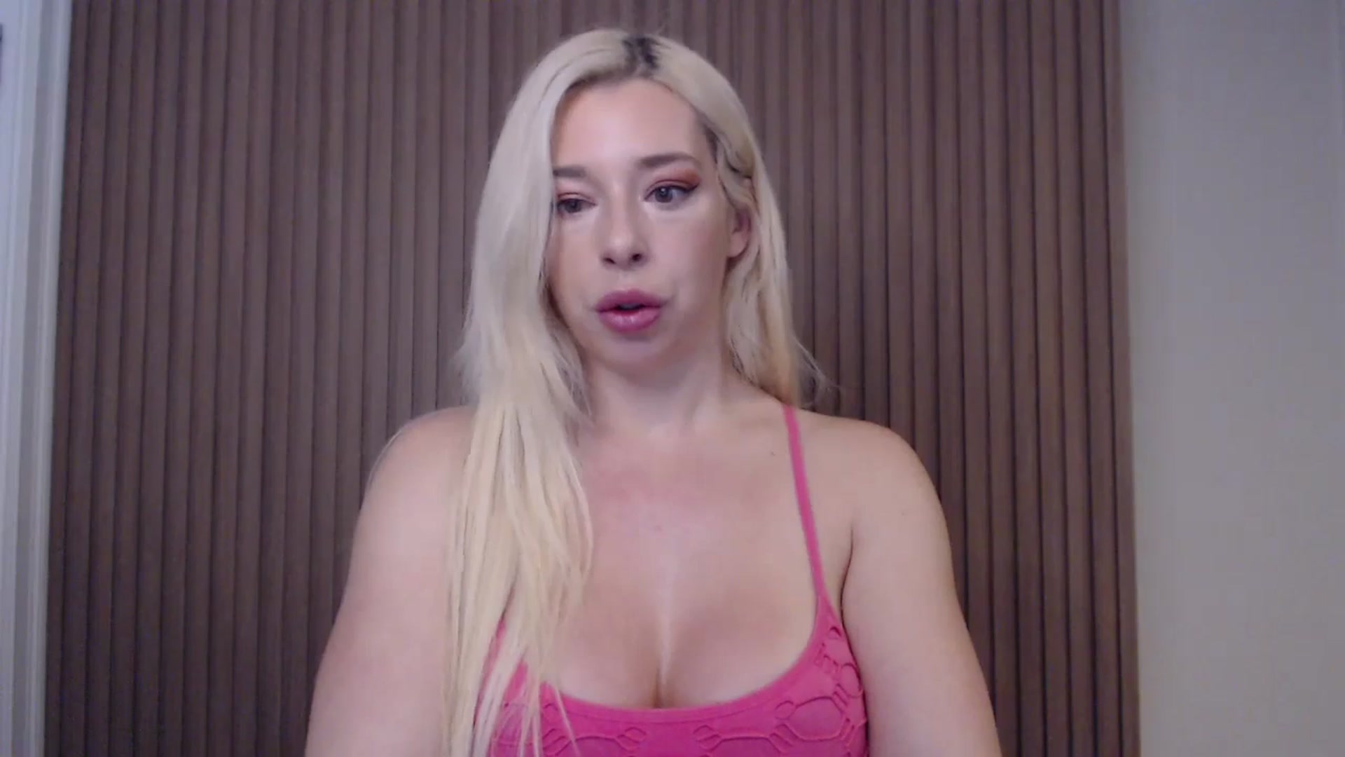 Gallery image thumbnail from Riley_Parks's myfreecams stream on, 01/18/2025, 12:44 image 5 of 20