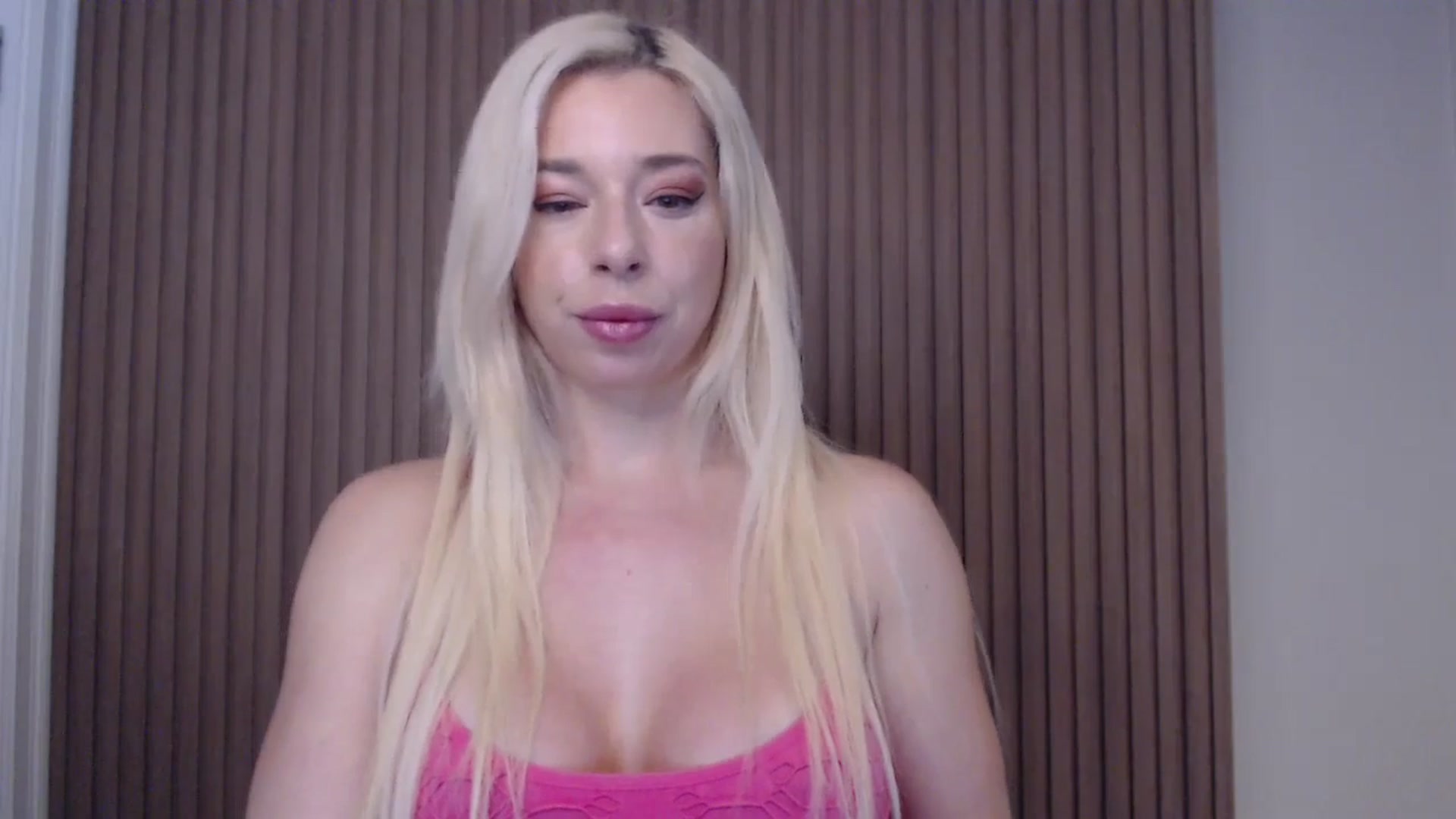 Gallery image thumbnail from Riley_Parks's myfreecams stream on, 01/18/2025, 12:44 image 7 of 20